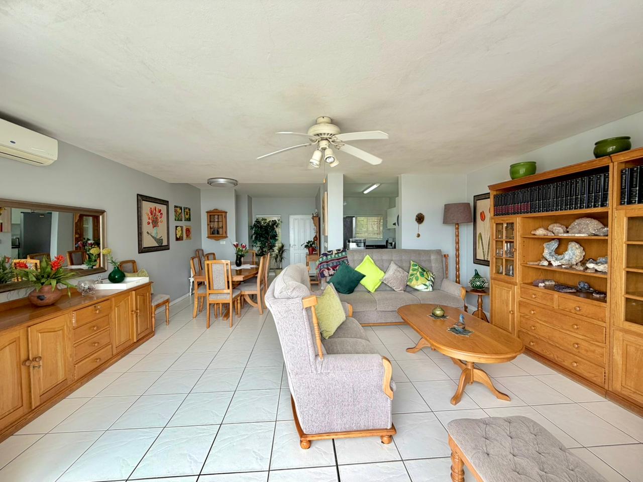 MAGNIFICENT UNIT IN BARRINGTON