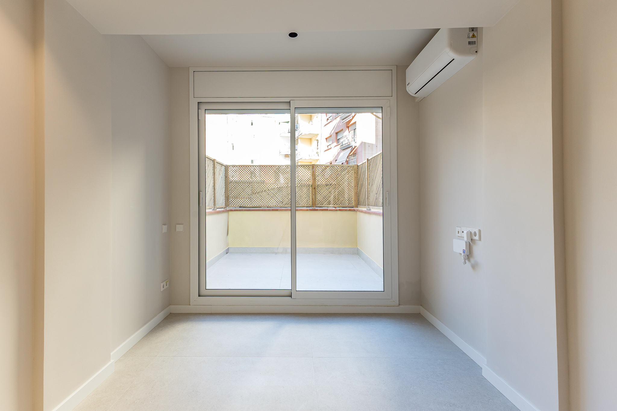 Exclusive brand-new designer apartment with a terrace overlooking an interior courtyard in Poble-sec.