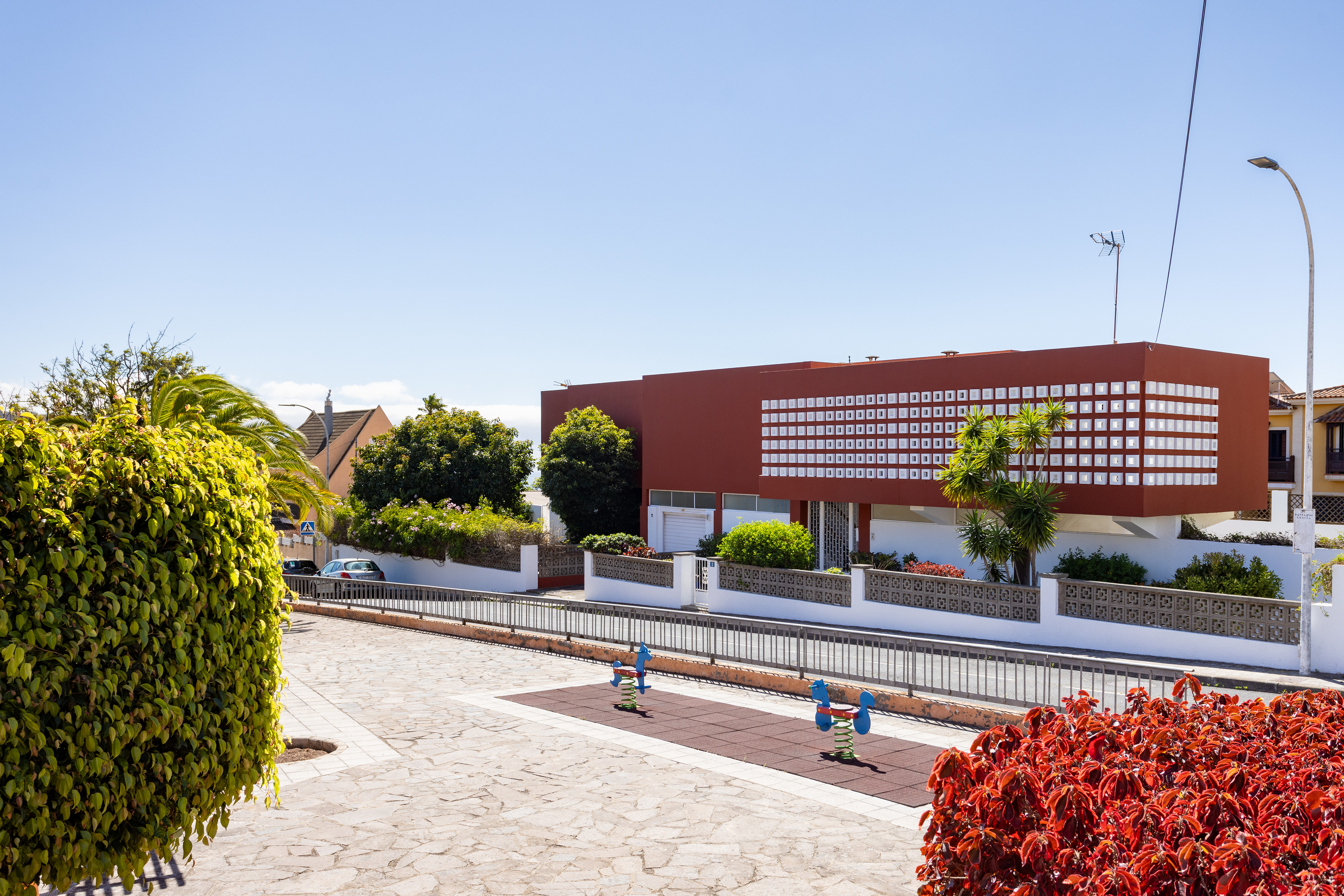 Contemporary villa in Mac-Kay with large plot