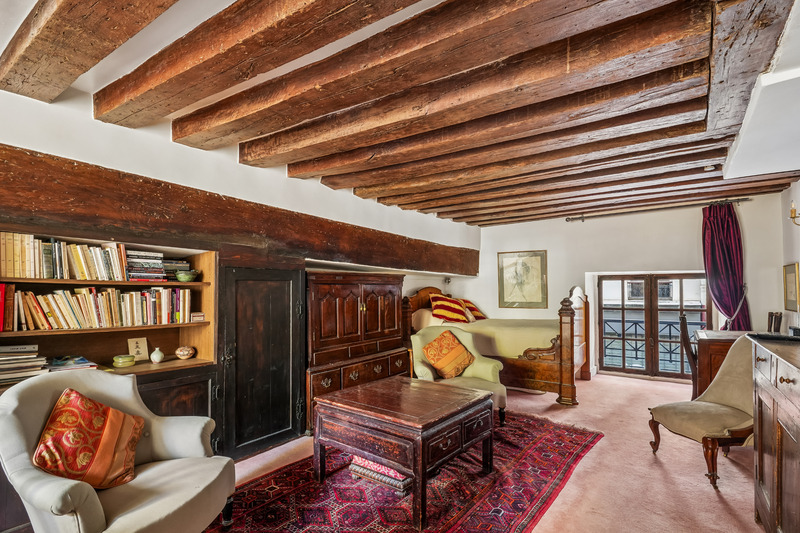 Parisian gem, one-bedroom apartment in the heart of the Historic Marais.