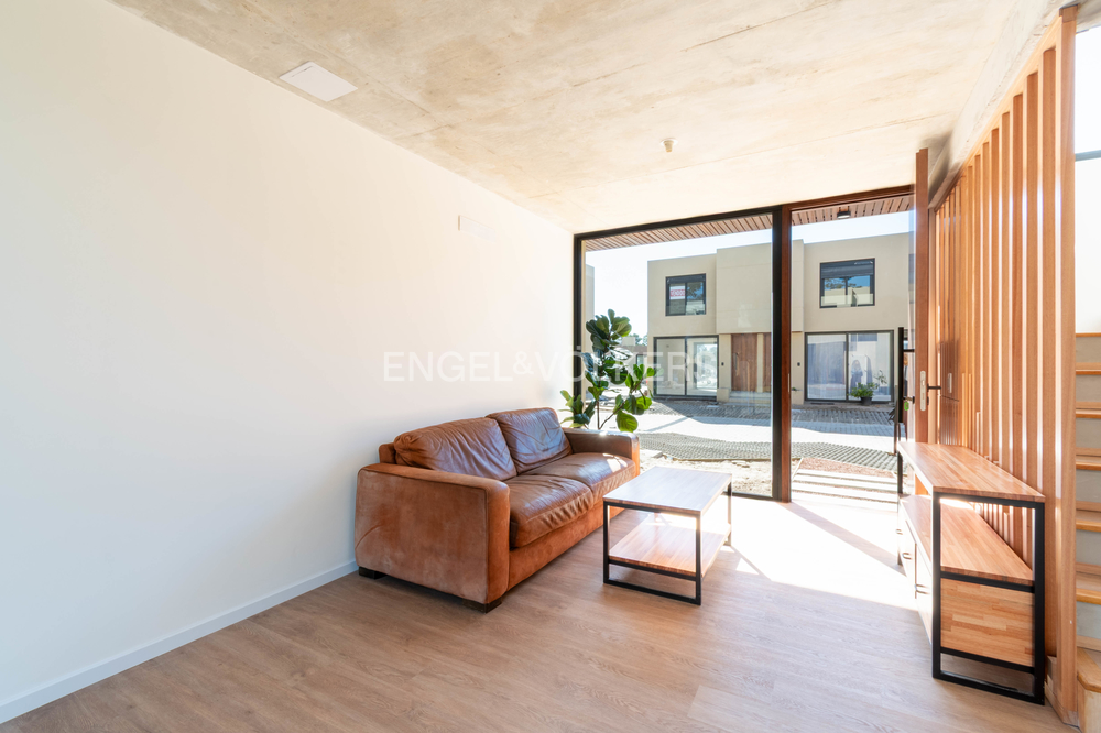 Rental of a 2-bedroom house in a gated community with amenities in Carrasco Norte
