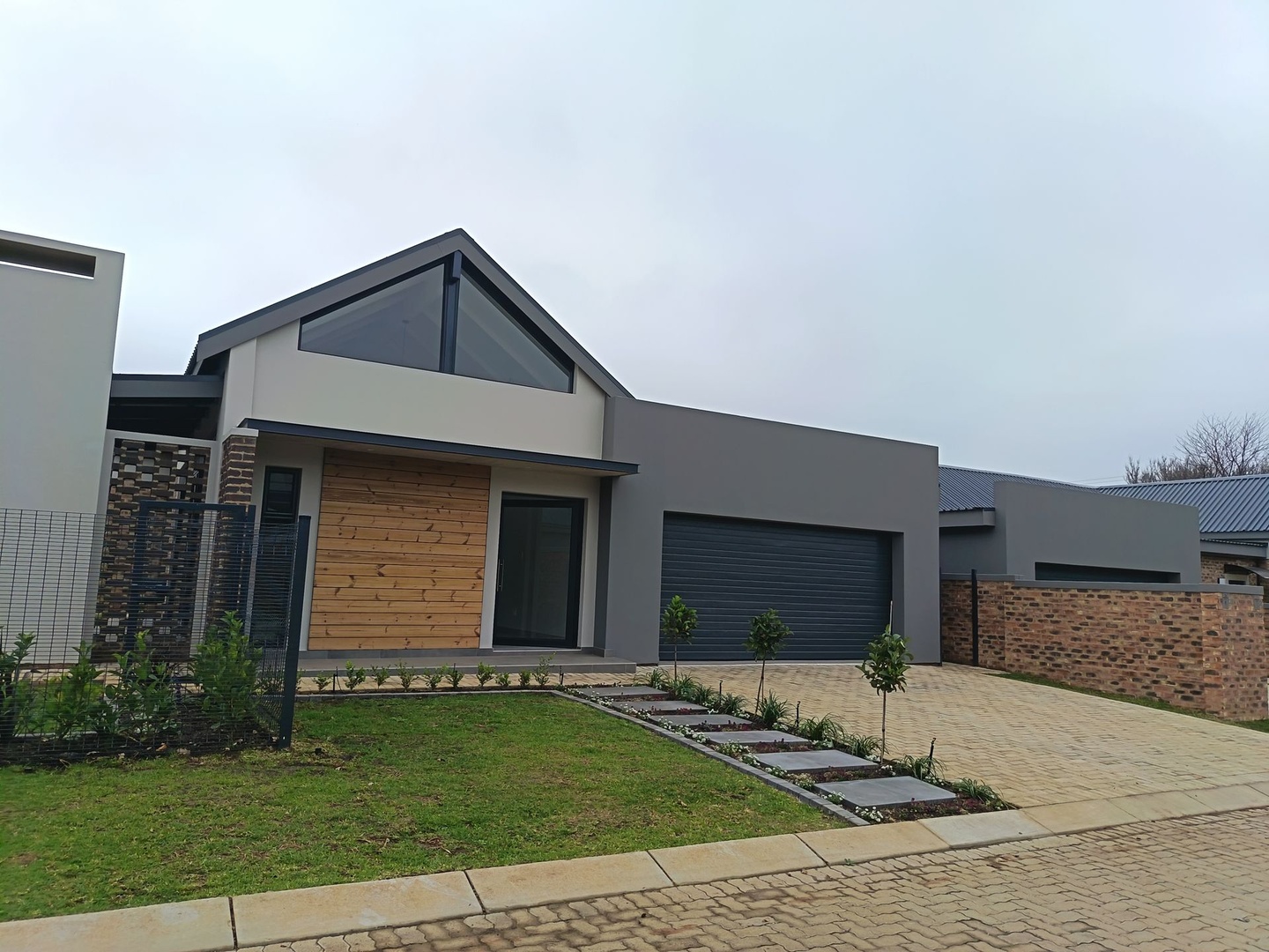 Modern 3-Bedroom Family Home in a Prime Location