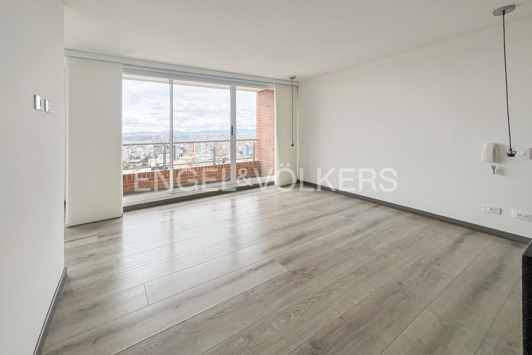 Moderno apartamento con balcones y vista para arriendo en Chapinero Alto