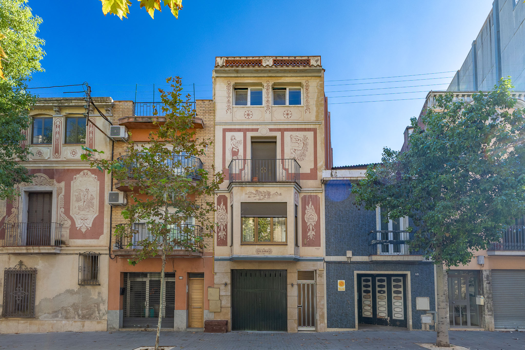 Iconic village house with a sgraffito façade, ideal for large families