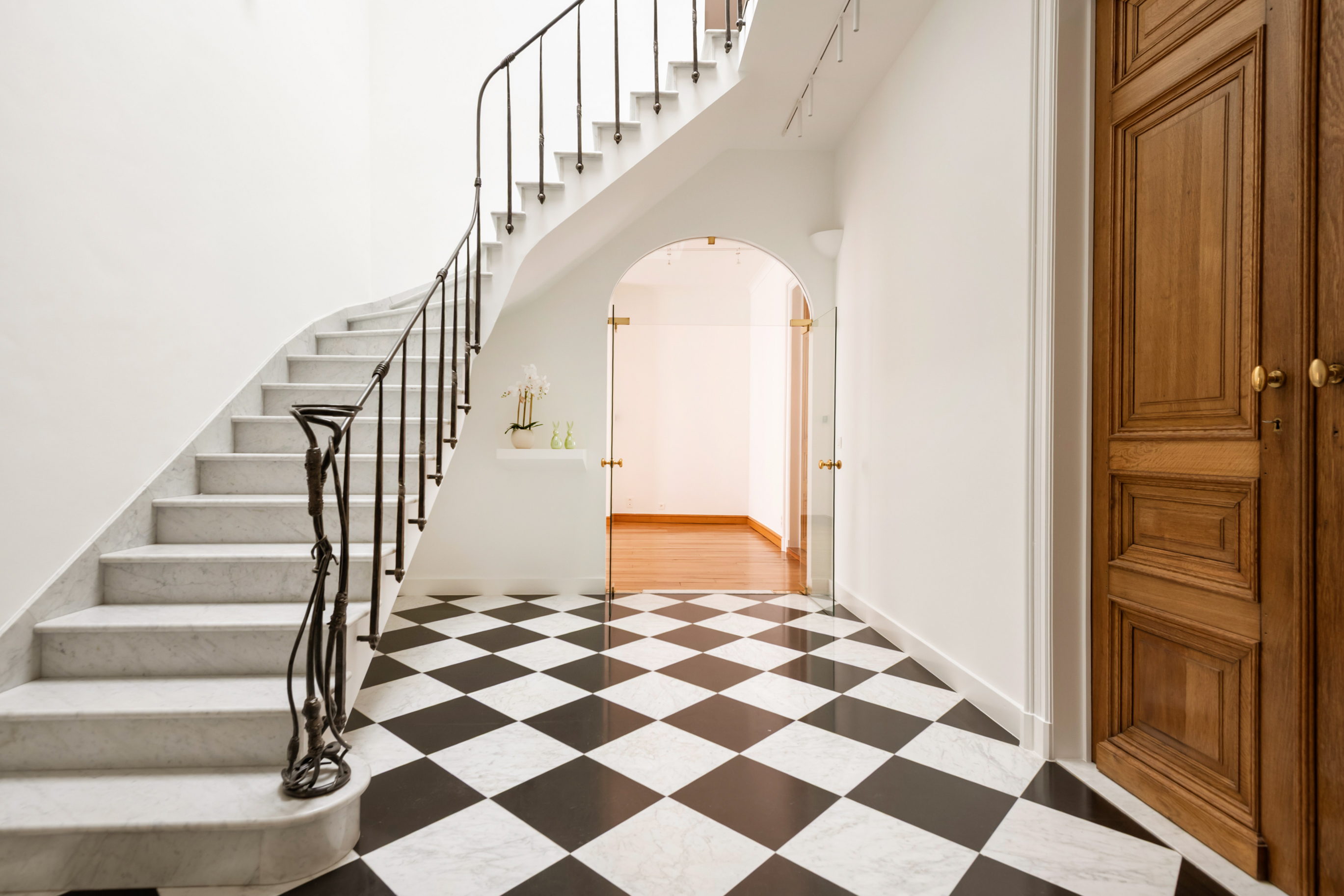 Duplex unique plein de caractère avec un bel espace extérieur