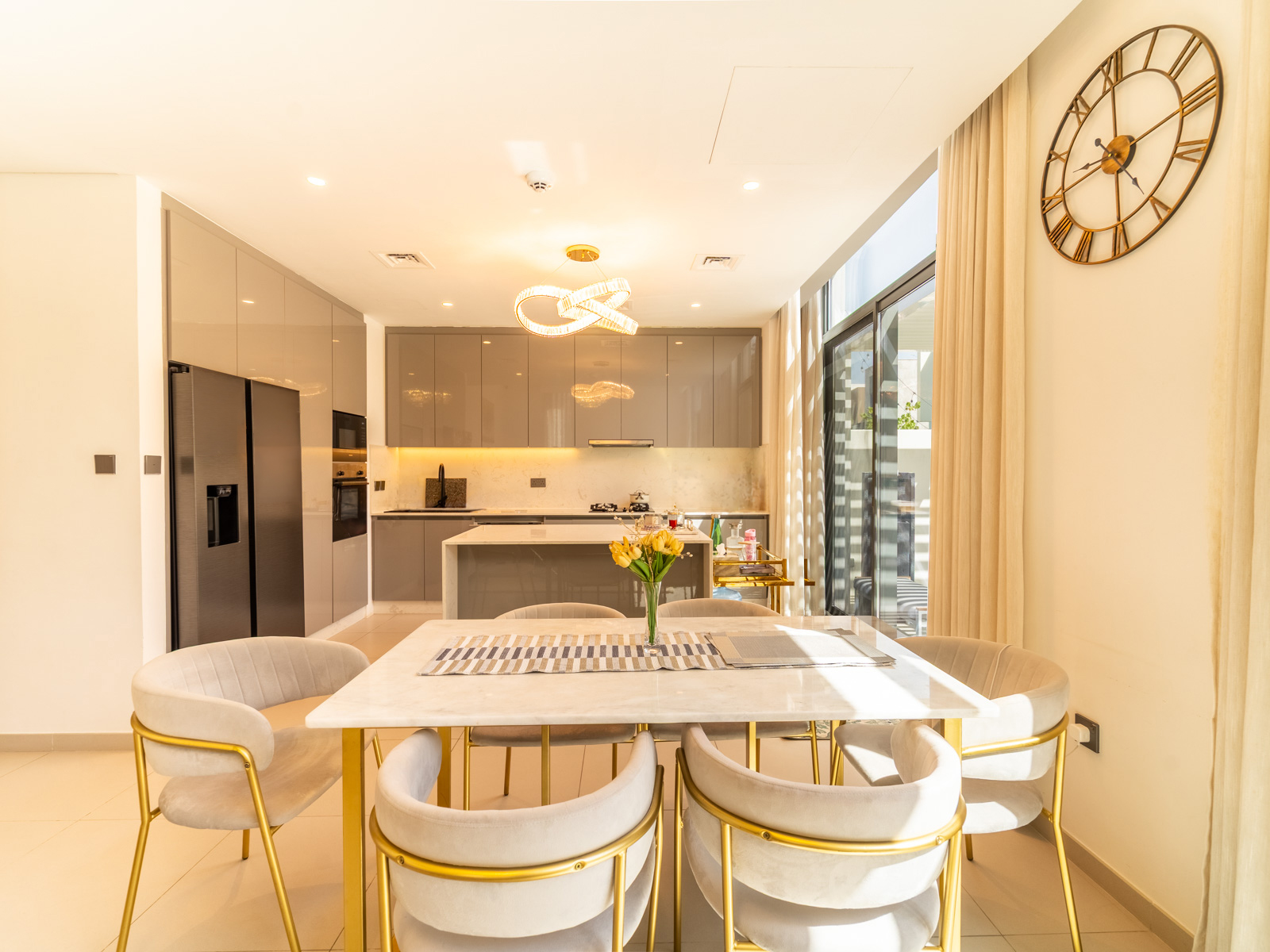 Corner Unit| Premium Upgraded| Vacant on Transfer