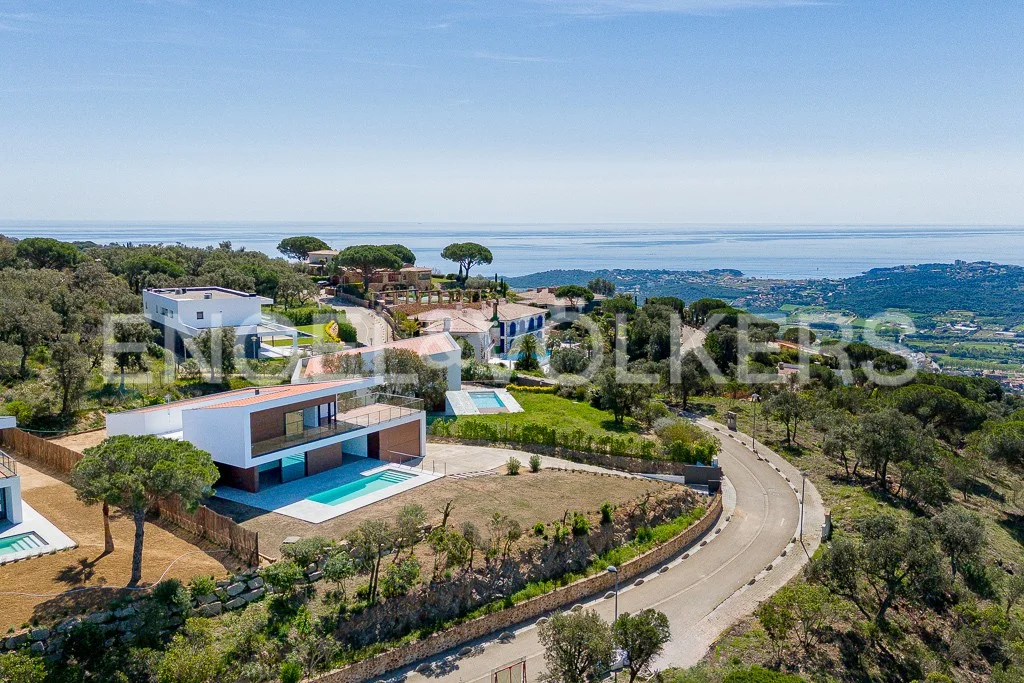 Exceptional luxury villa in Mas Nou Golf