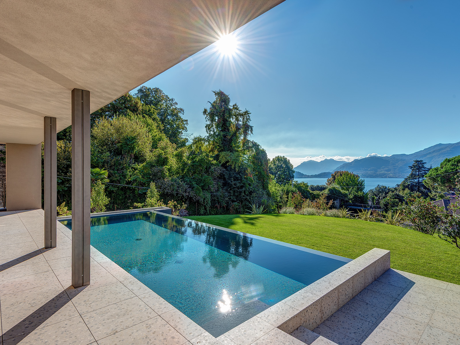 Villa Orchidea – Elegant Modern Villa with swimming pool and Lake View