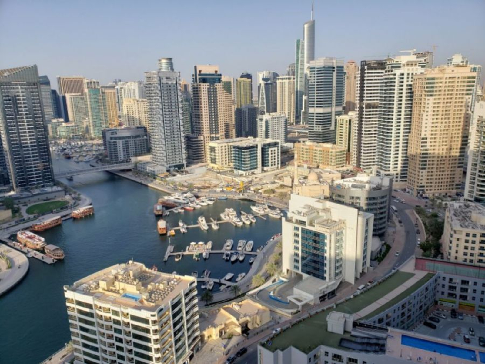 Strategic location l Furnished l Vacant
