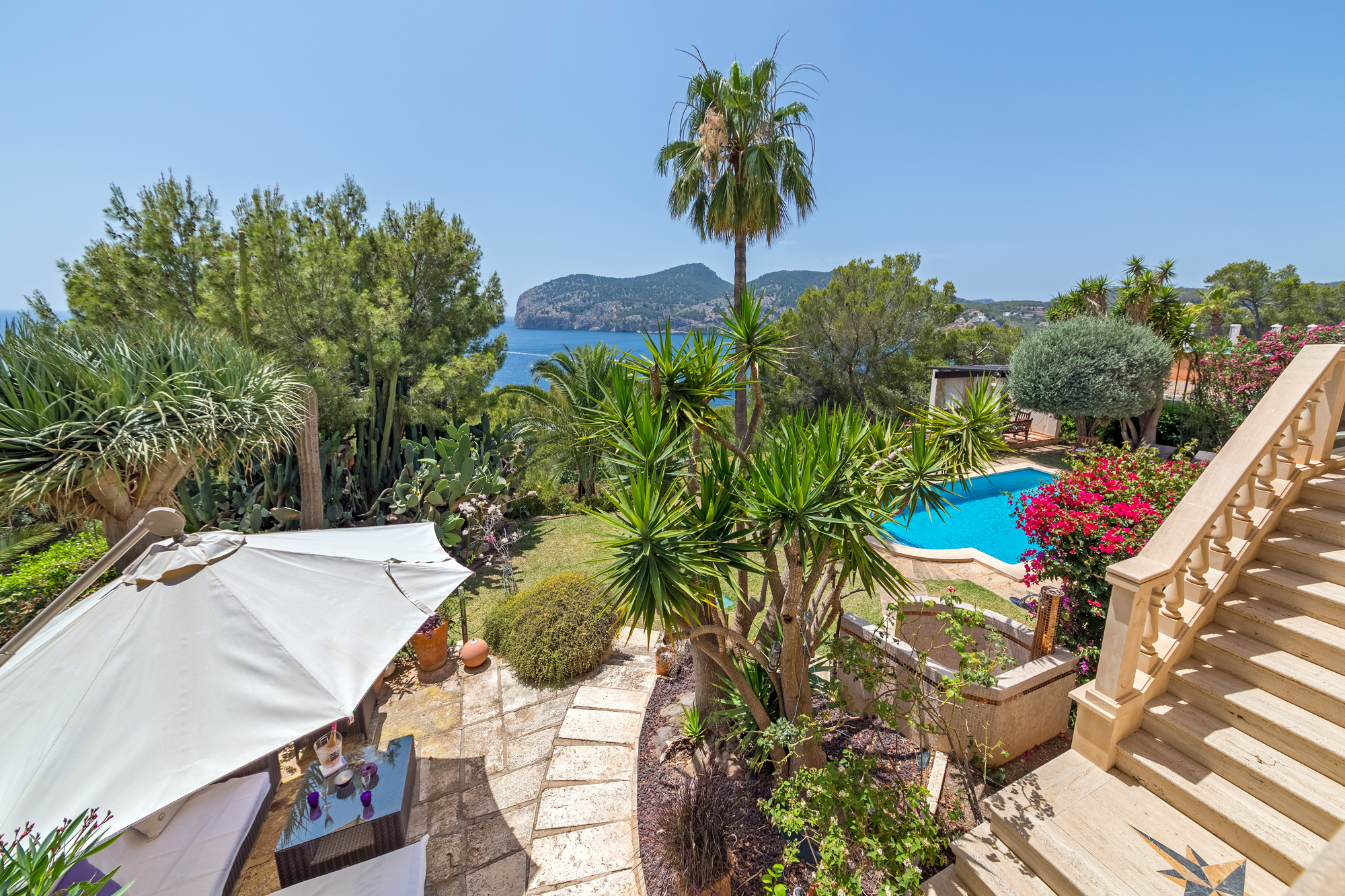 Sea View Villa in Camp de Mar