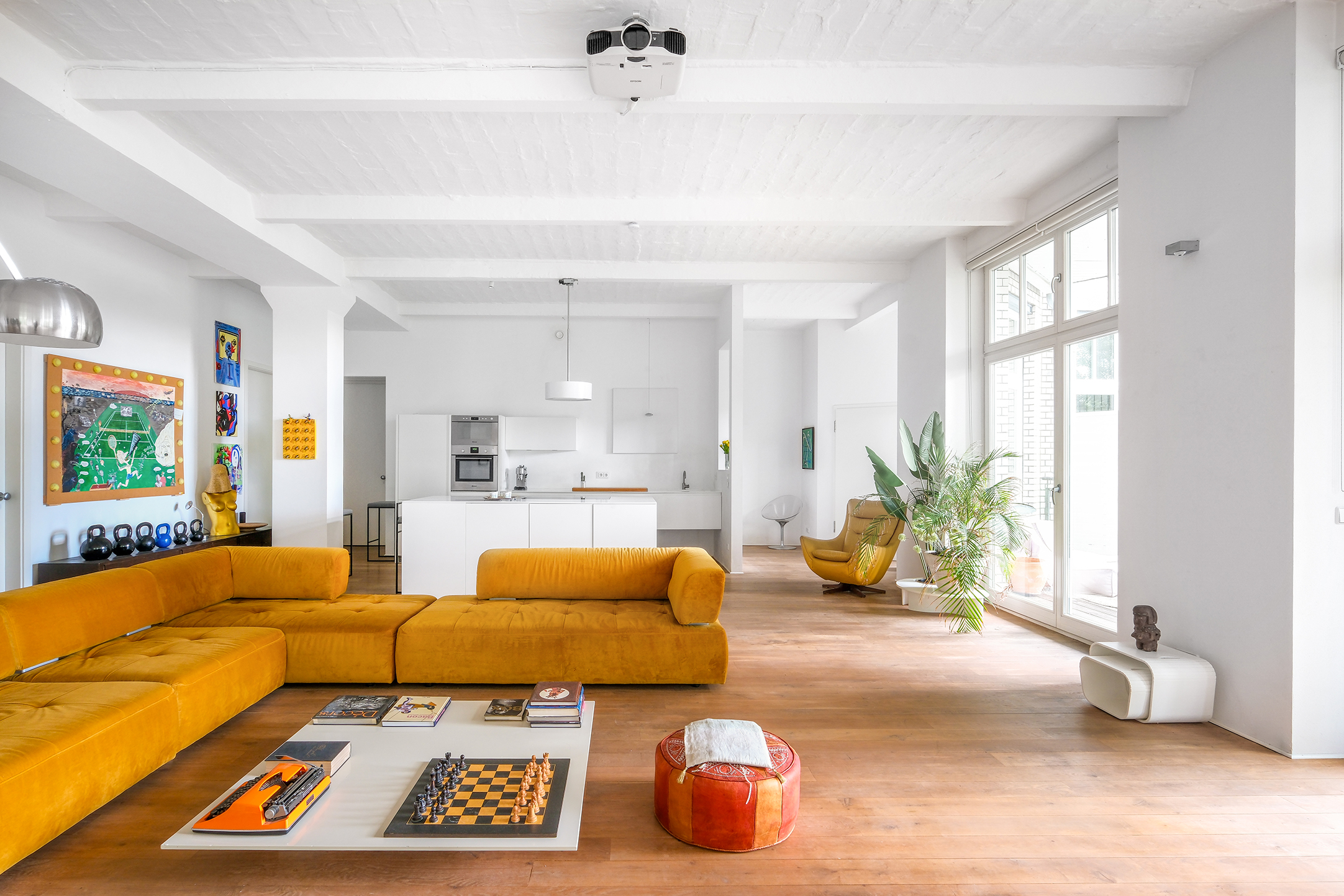 Light-filled architect-designed factory loft with balcony in the Acacia District