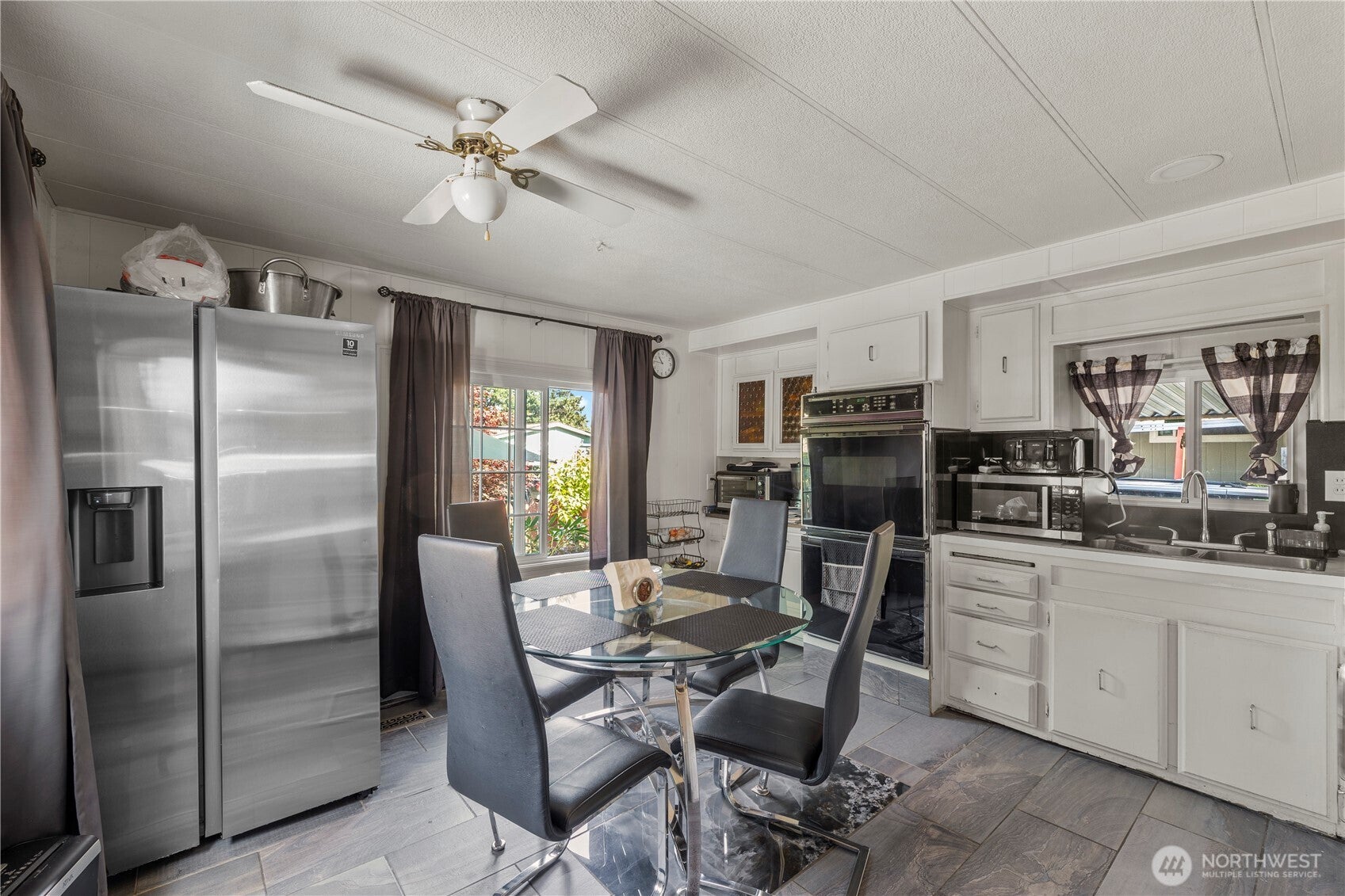 Well-kept mobile home