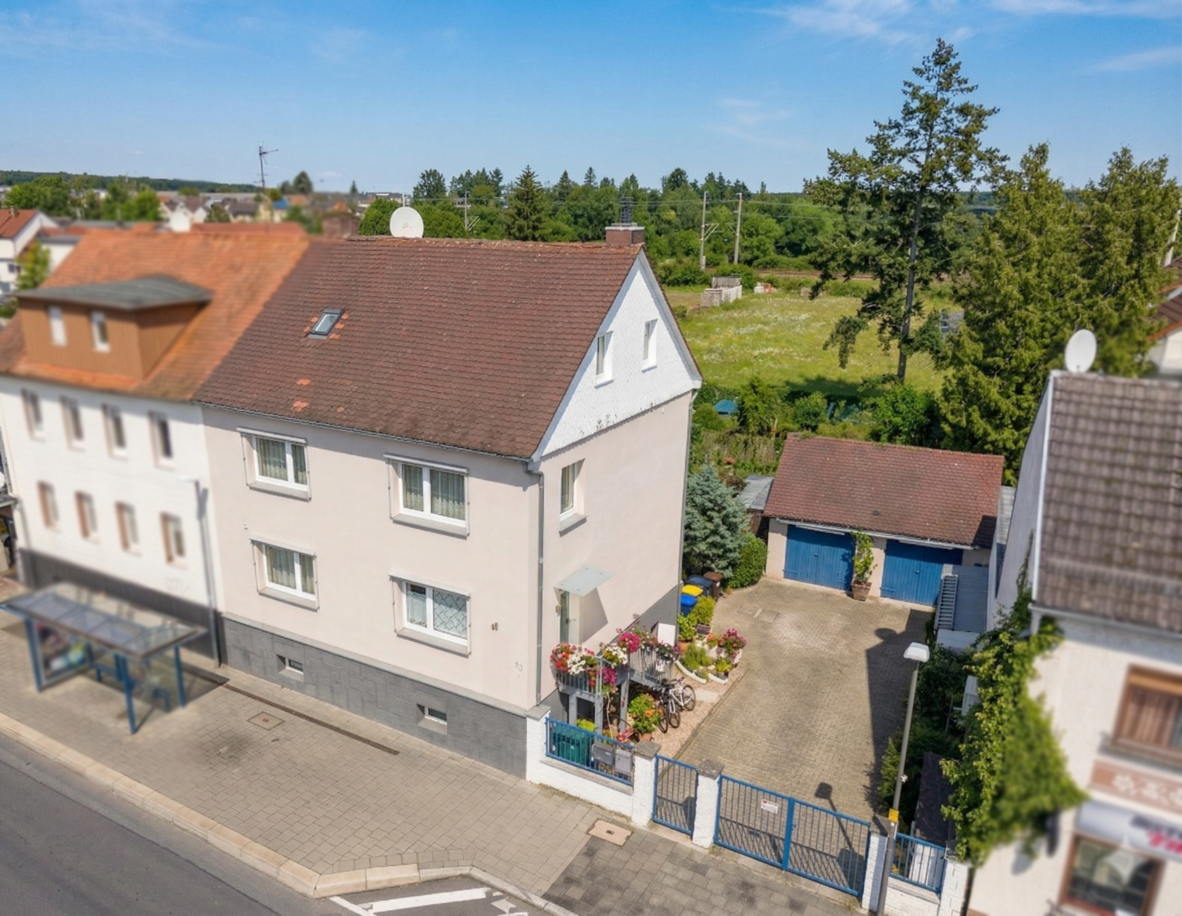 Charming three-family house – renovated, versatile, and with additional expansion potential