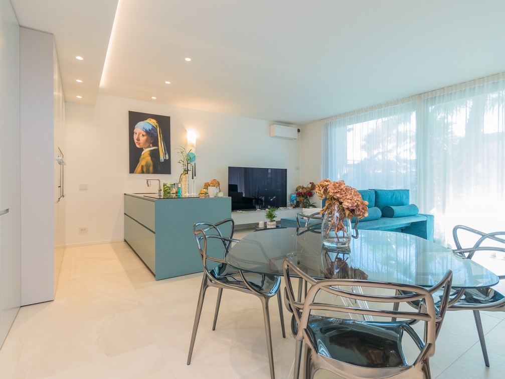 J HOUSES: luxury semi-detached with garden
