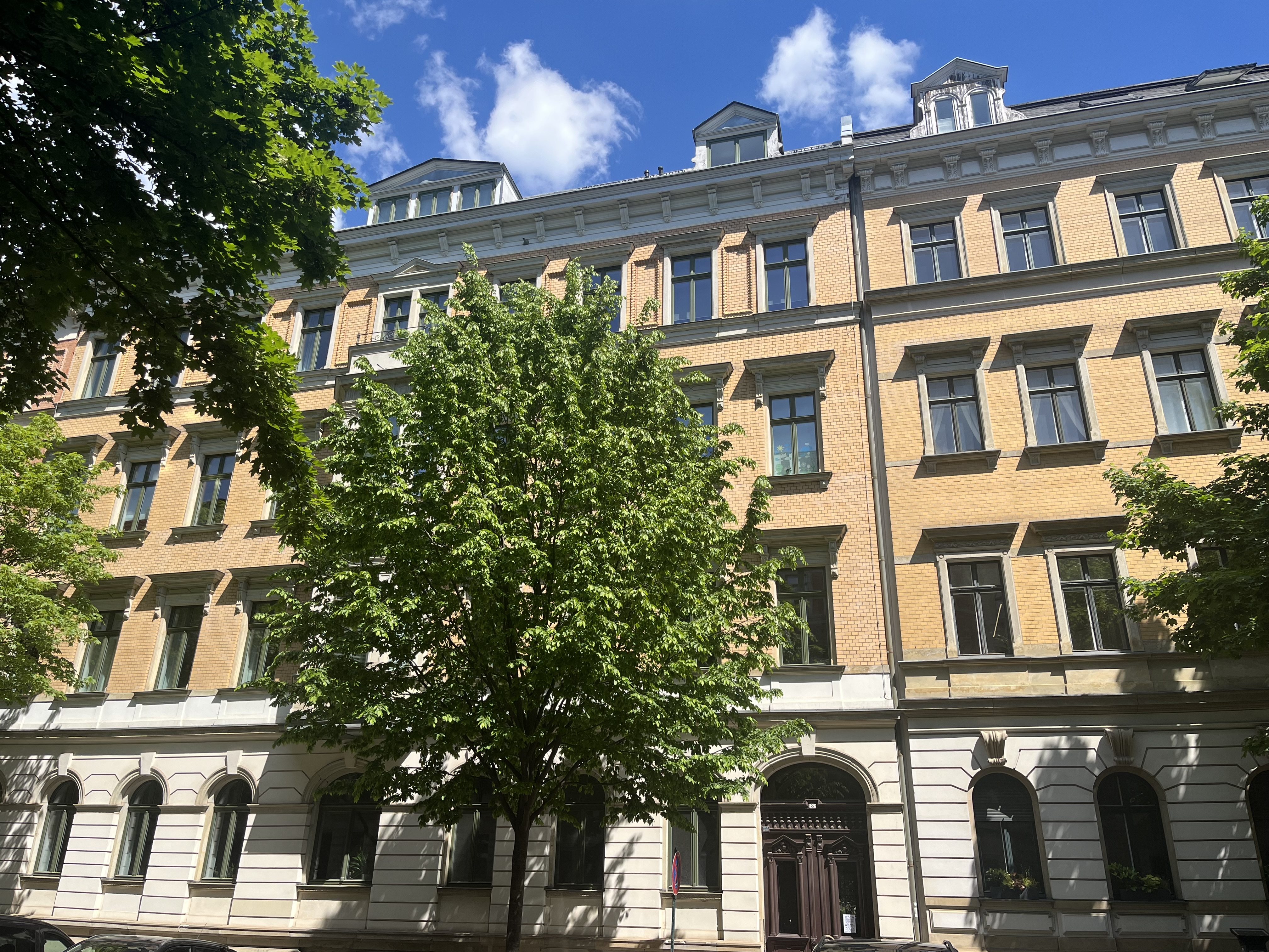 Waldstraßenviertel: Stilvolle 2-Zimmer-Wohnung im Hochparterre