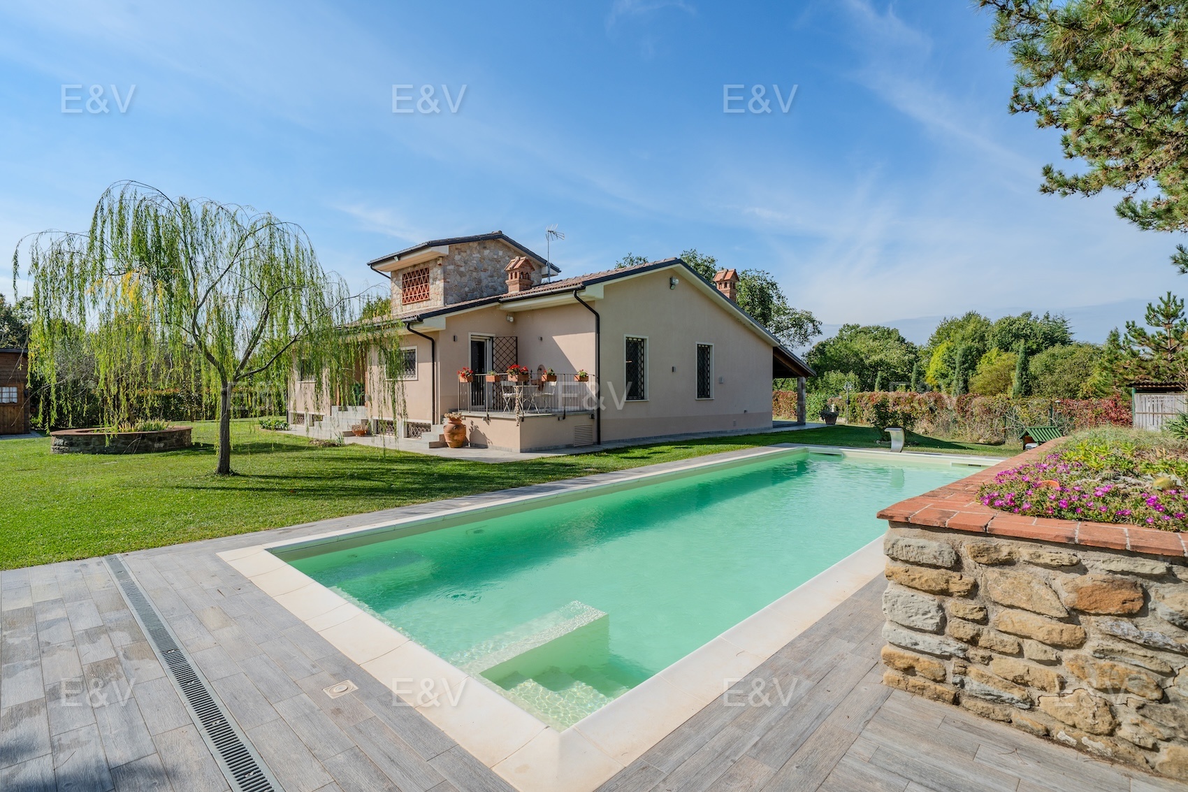 Gorgeous villa with a pool just a stone's throw from downtown Arezzo