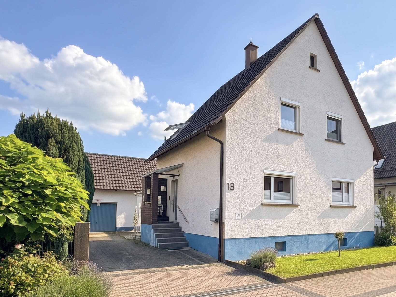 Viel Platz für die ganze Familie - gepflegtes Einfamilienhaus mit großzügigen Terrassen und Nebengebäude