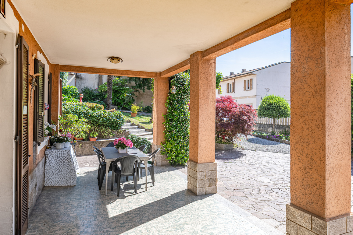 Apartment in villa with garden