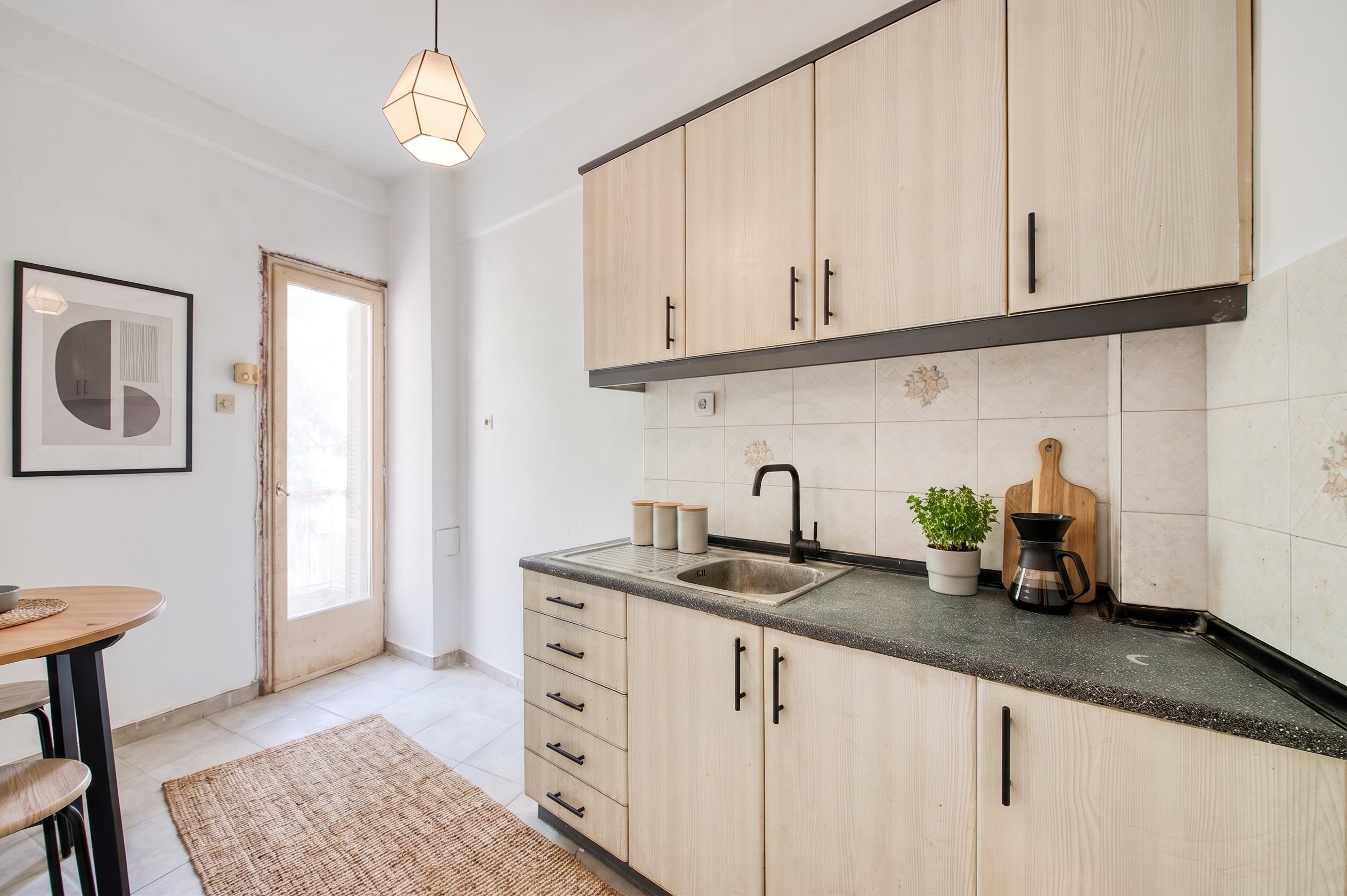 3rd-floor apartment near a metro station