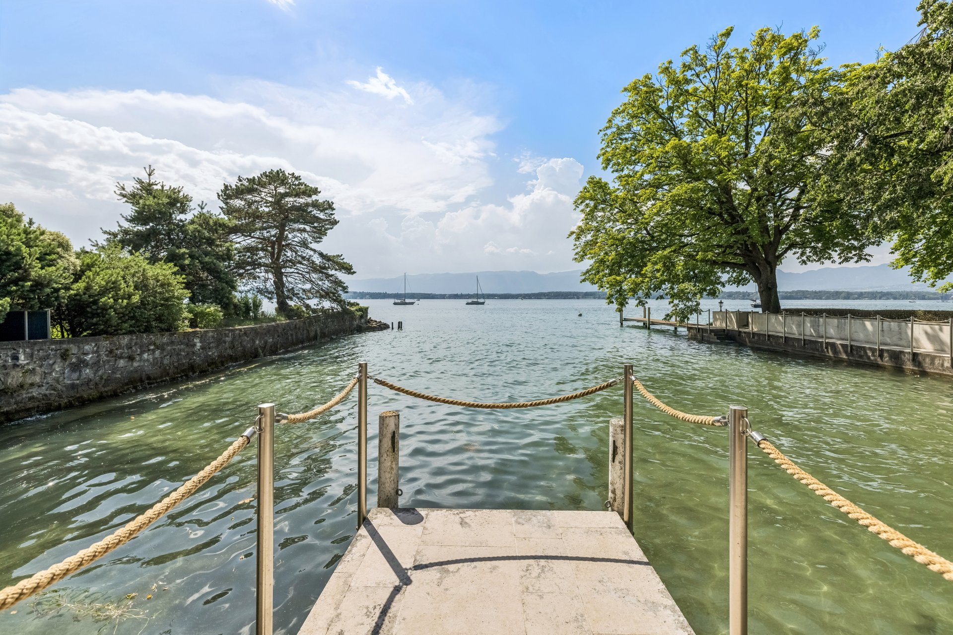 Villa d’exception pieds dans l’eau