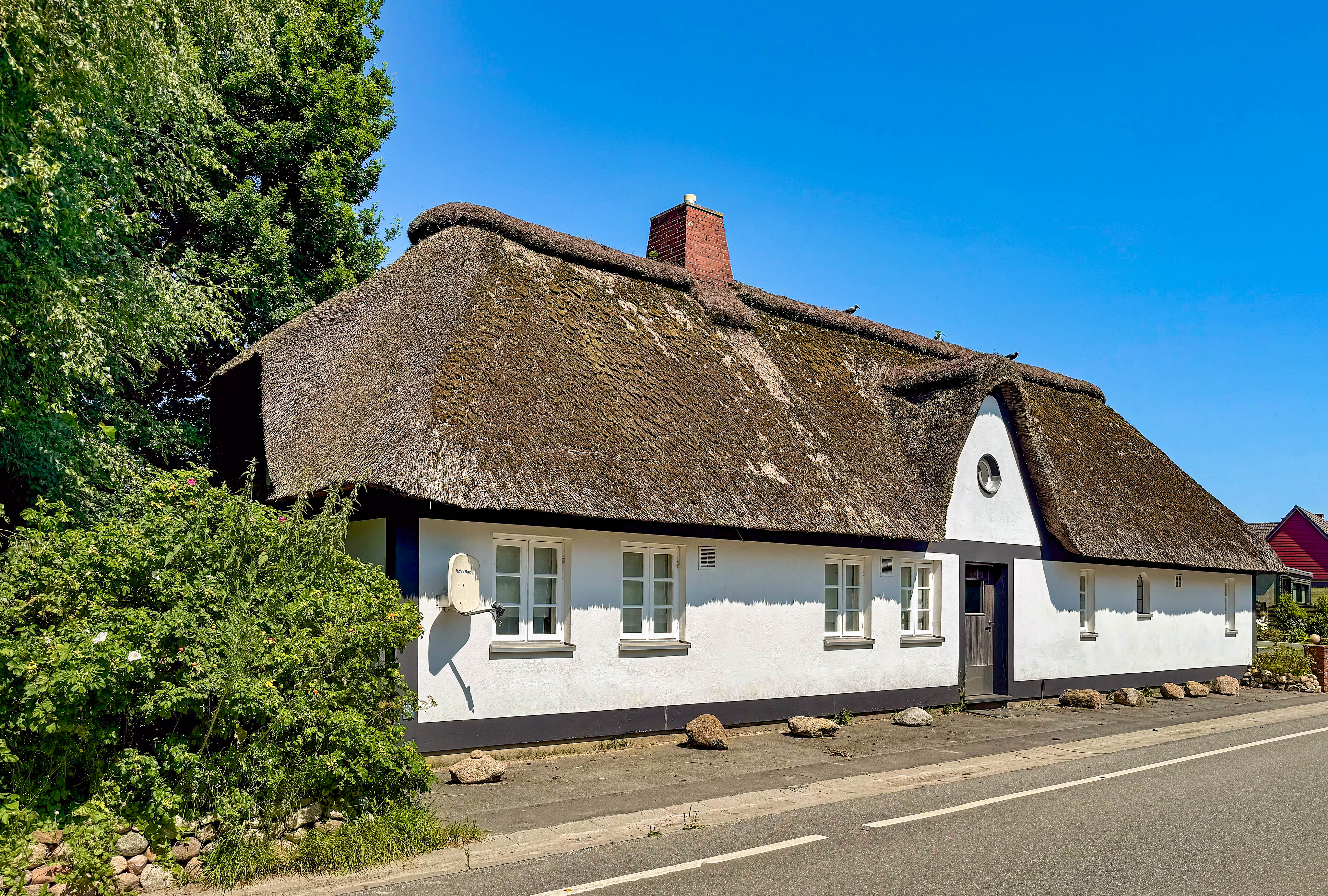 Nordsee-Flair inklusive – Reetdachhaus mit Charakter und Entwicklungspotenzial