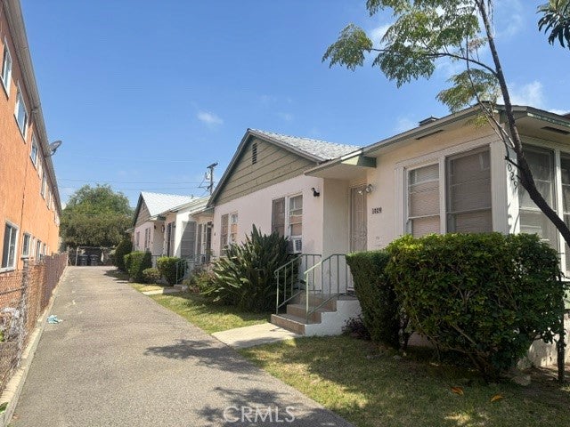 A Classic Garden Fourplex with Long-Term Investment Appeal