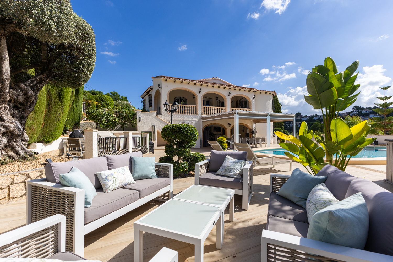 Mediterranean villa with modern comforts and exceptional outdoor spaces in Orba