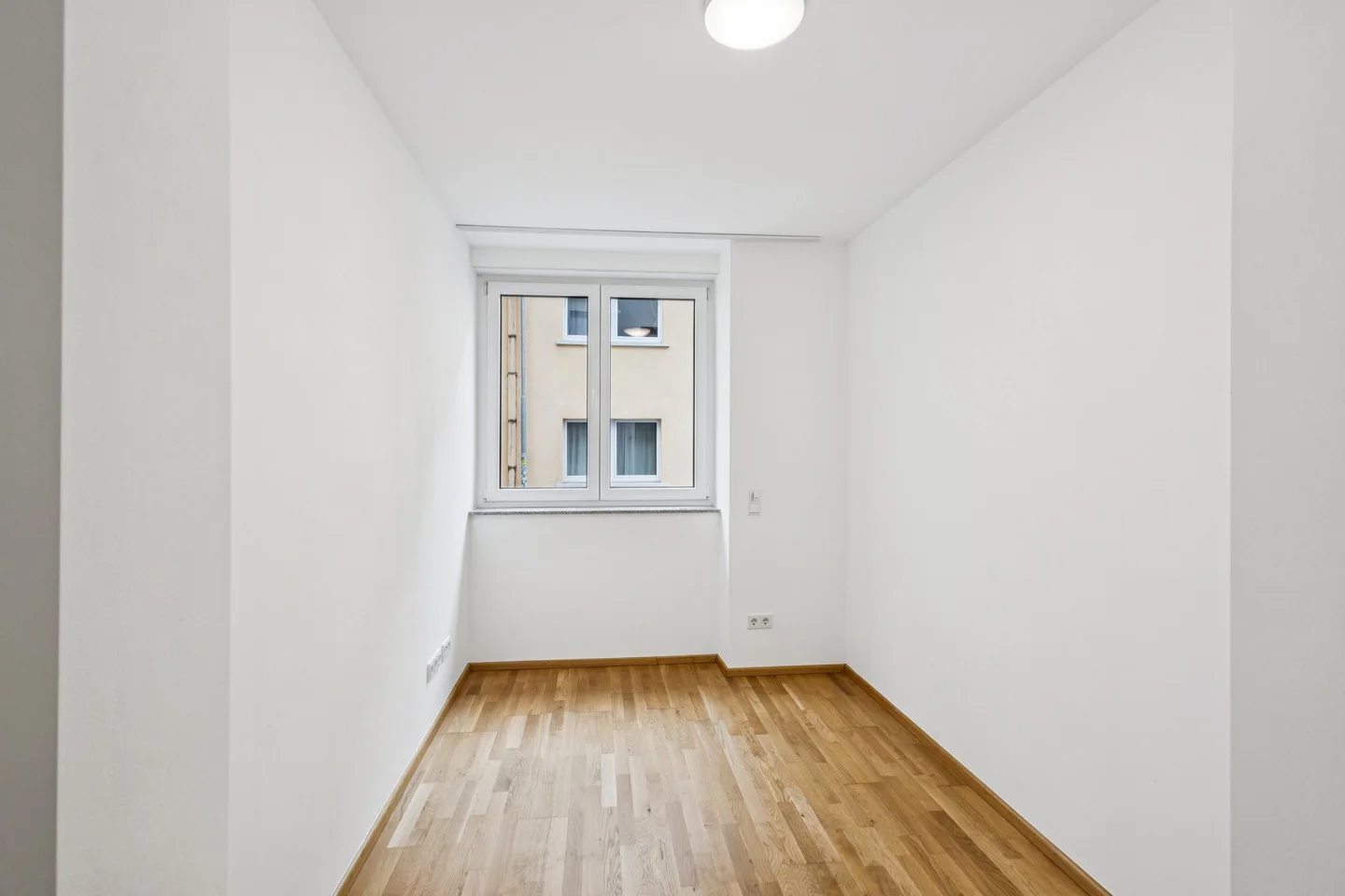 Moderne Erdgeschosswohnung mit 3-ZKB, Terrasse und Stellplatz in zentraler Stadtlage! - Foto 3