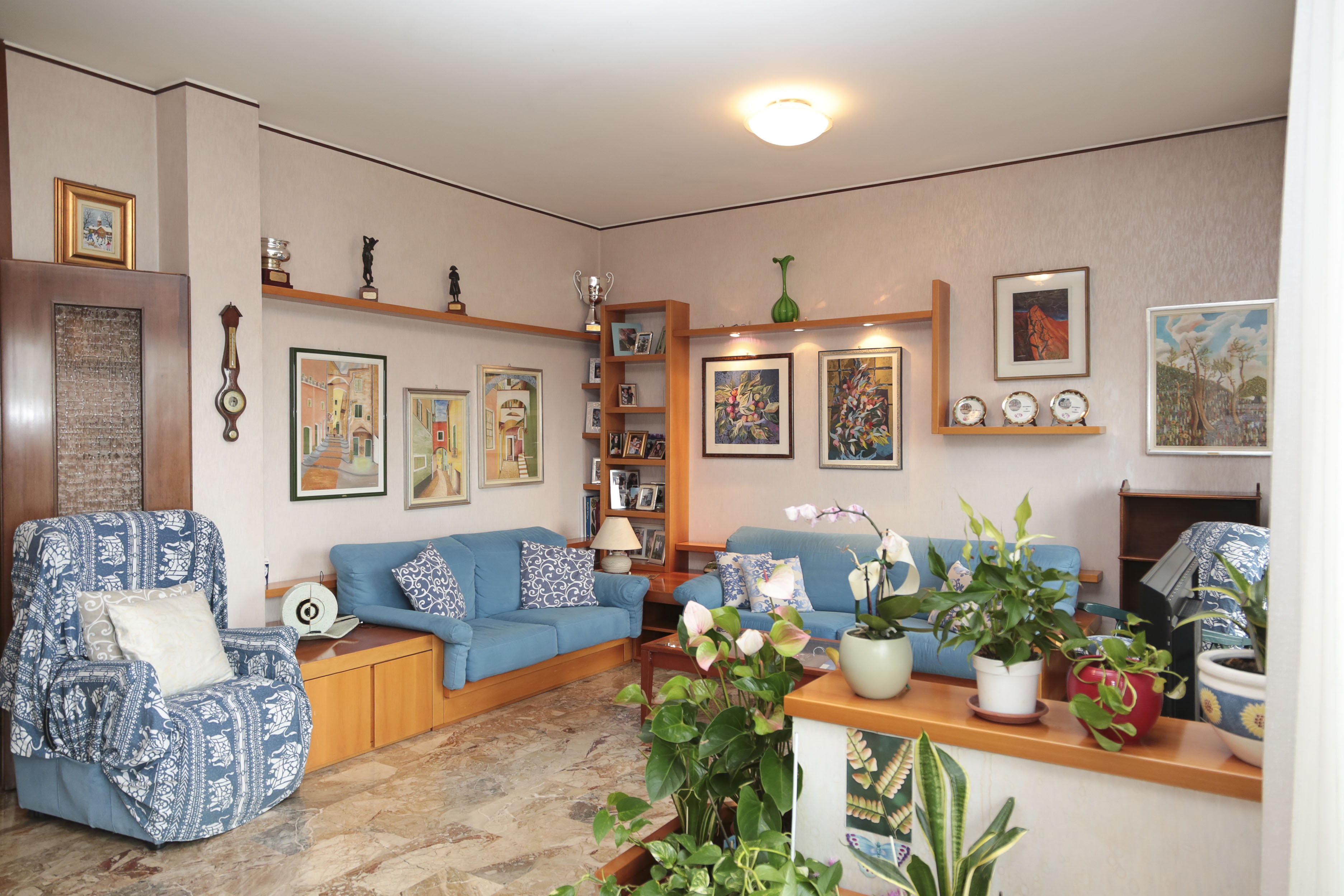 Spacious 3-room apartment with terrace and garage in a residential setting