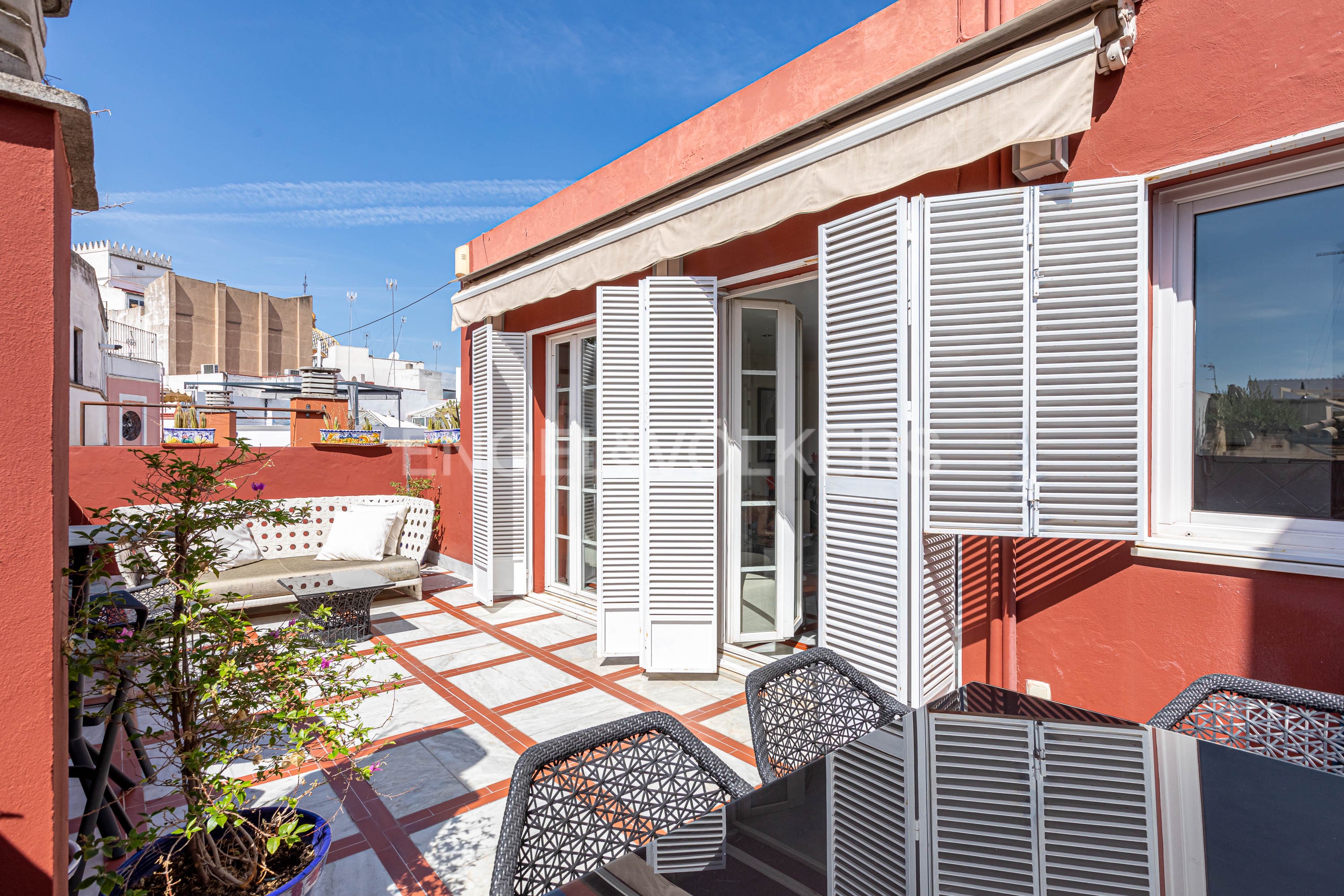 Einzigartiges Duplex-Penthouse im Zentrum von Sevilla mit großer offener Terrasse zum Wohnzimmer