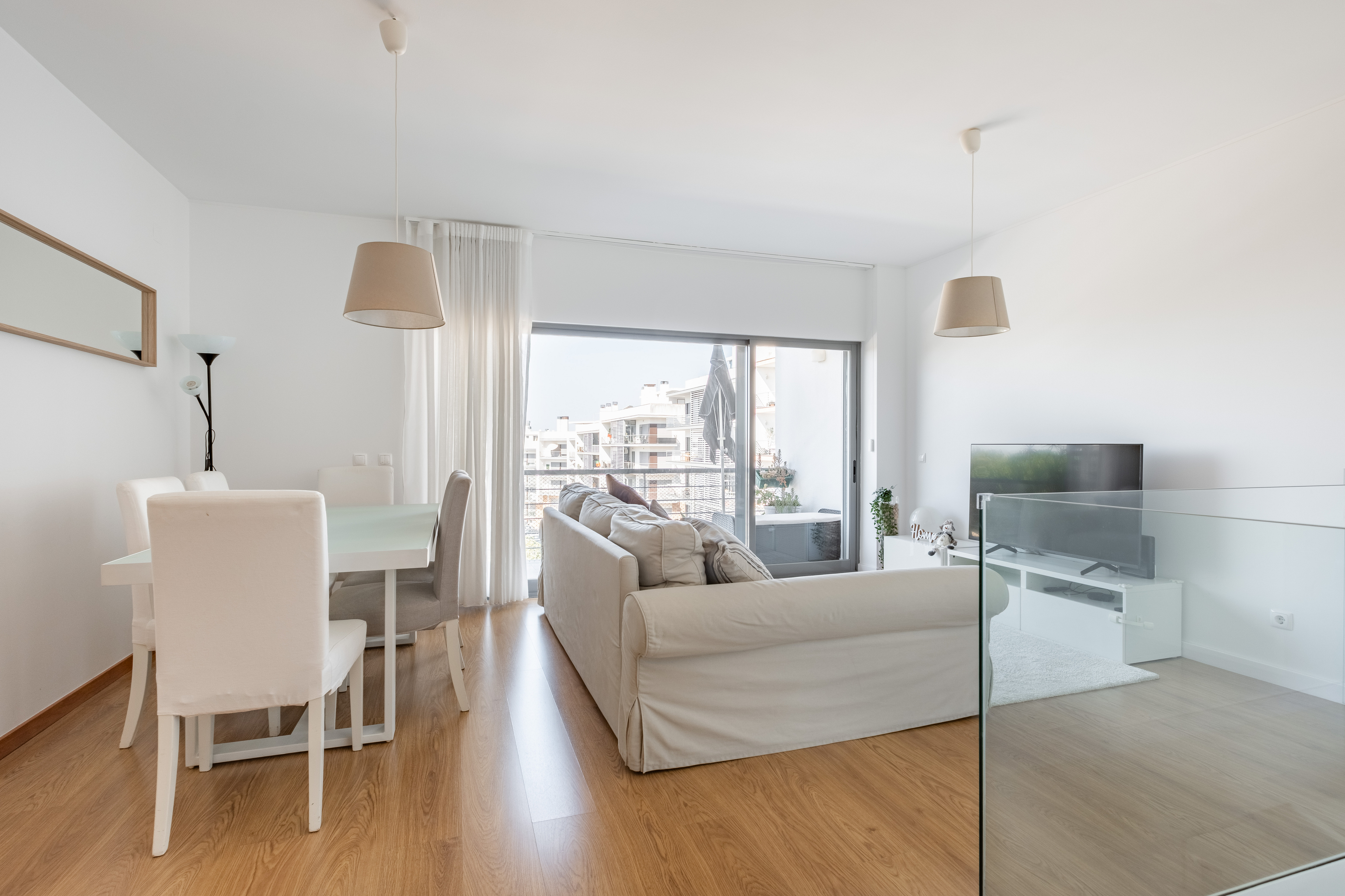 Duplex T3 com Acabamentos de Excelência na Charneca de Caparica