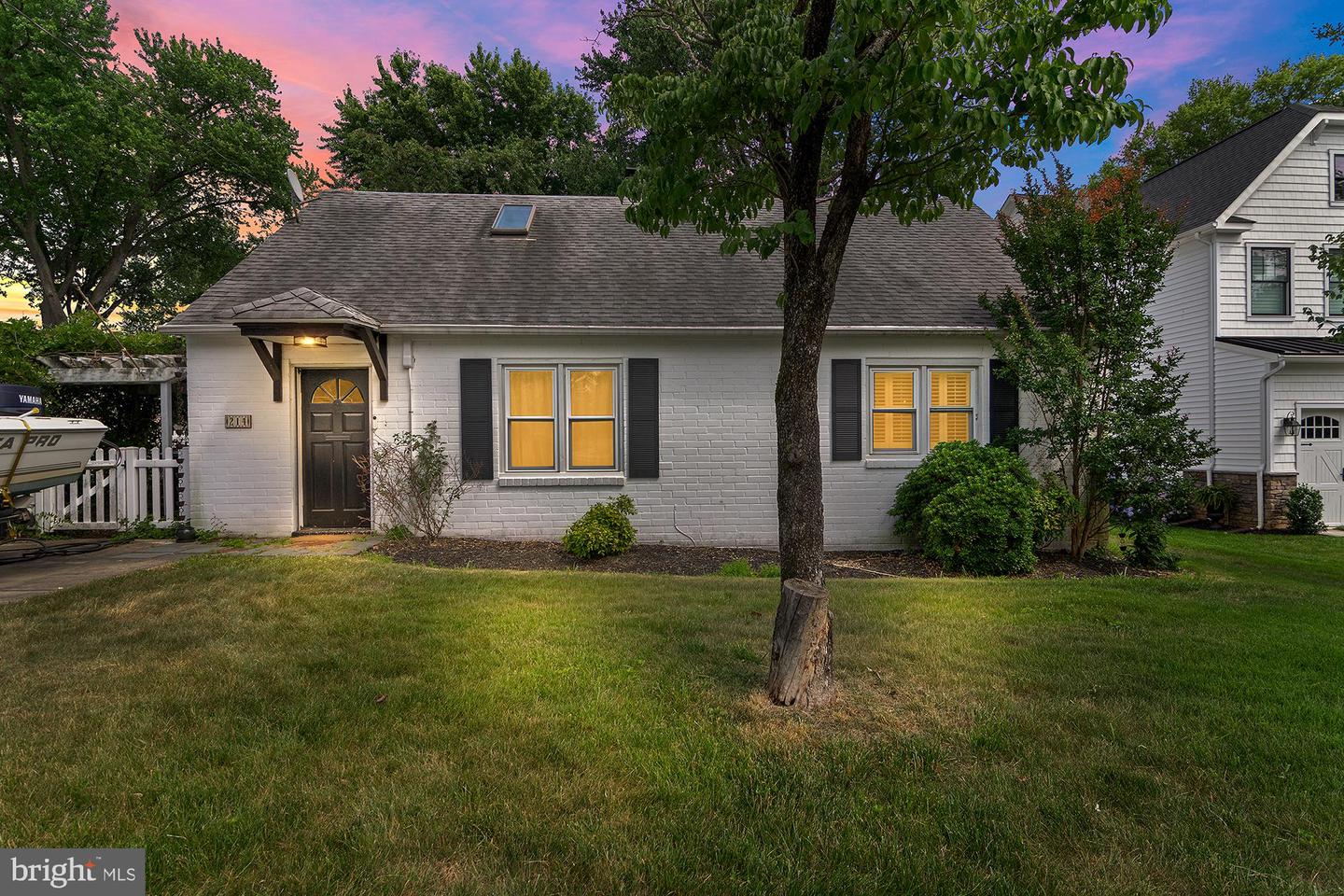 Artistic Charm Meets Modern Comfort in Admiral Heights