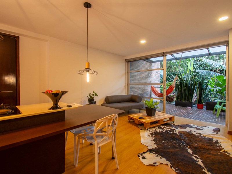 Apartamento amoblado con terraza para venta en La Florida, El Poblado