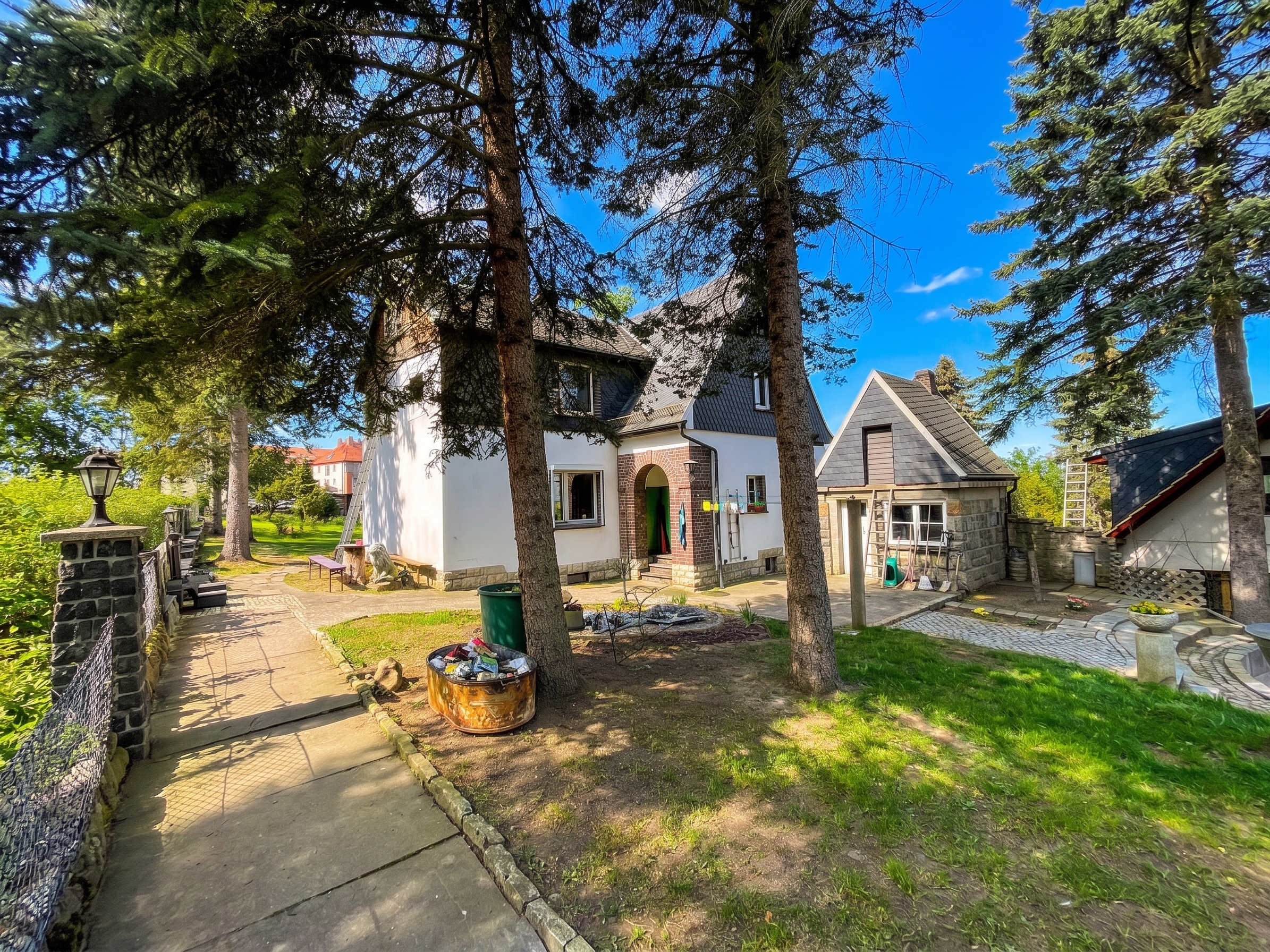 Preisreduzierung!!! Sanierungsbedürftiges, freistehendes Einfamilienhaus in beliebter sowie idyllischer Stadtlage!