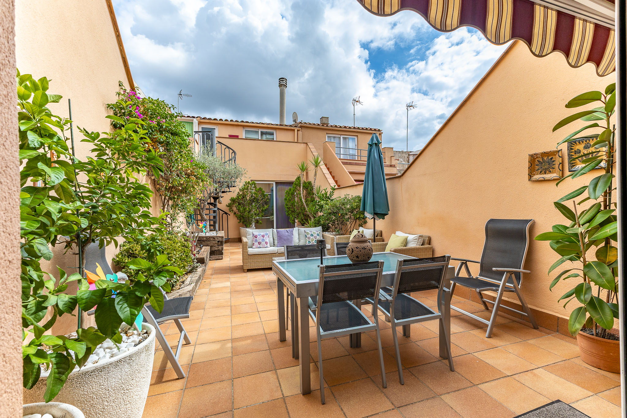 Elegant home in Terrassa with a terrace and private patio.