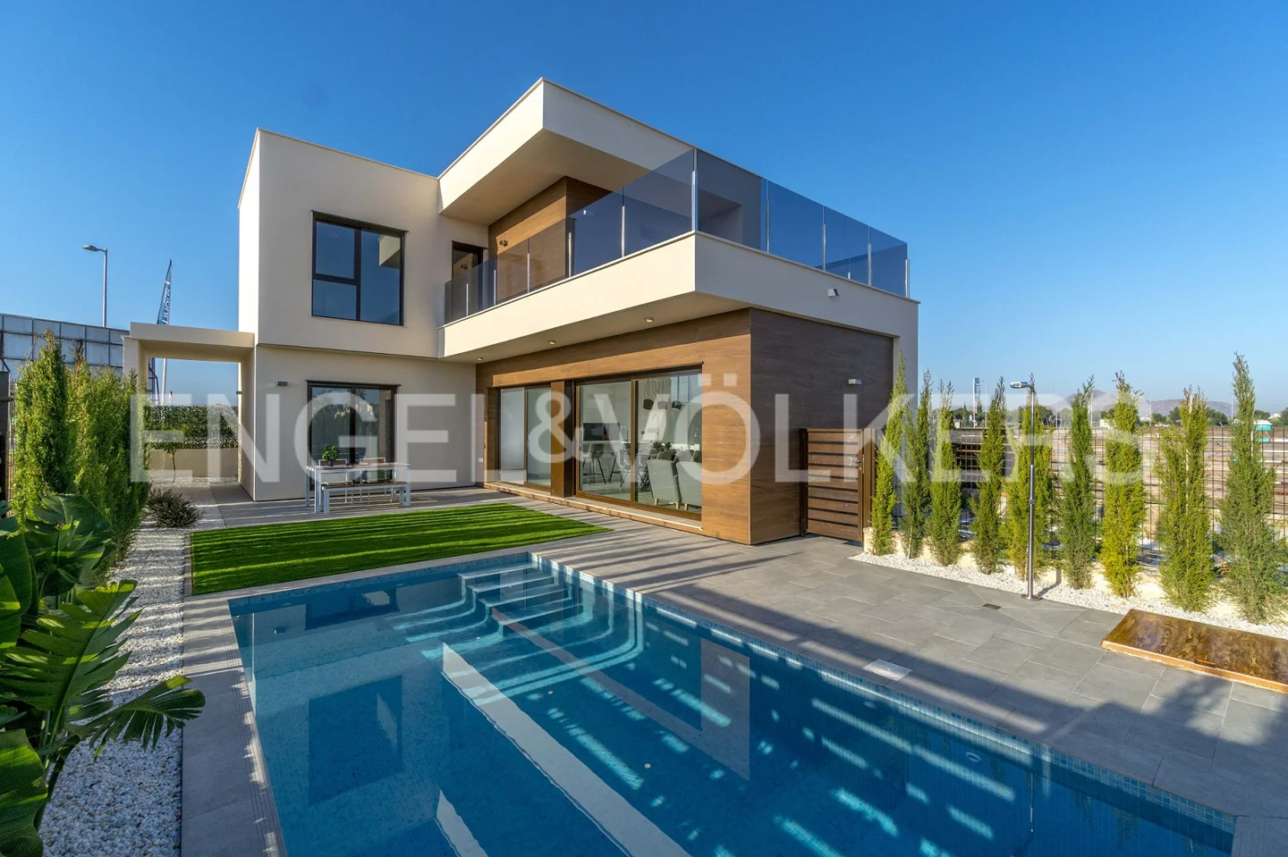 Newly built villas with pool in Roda Golf