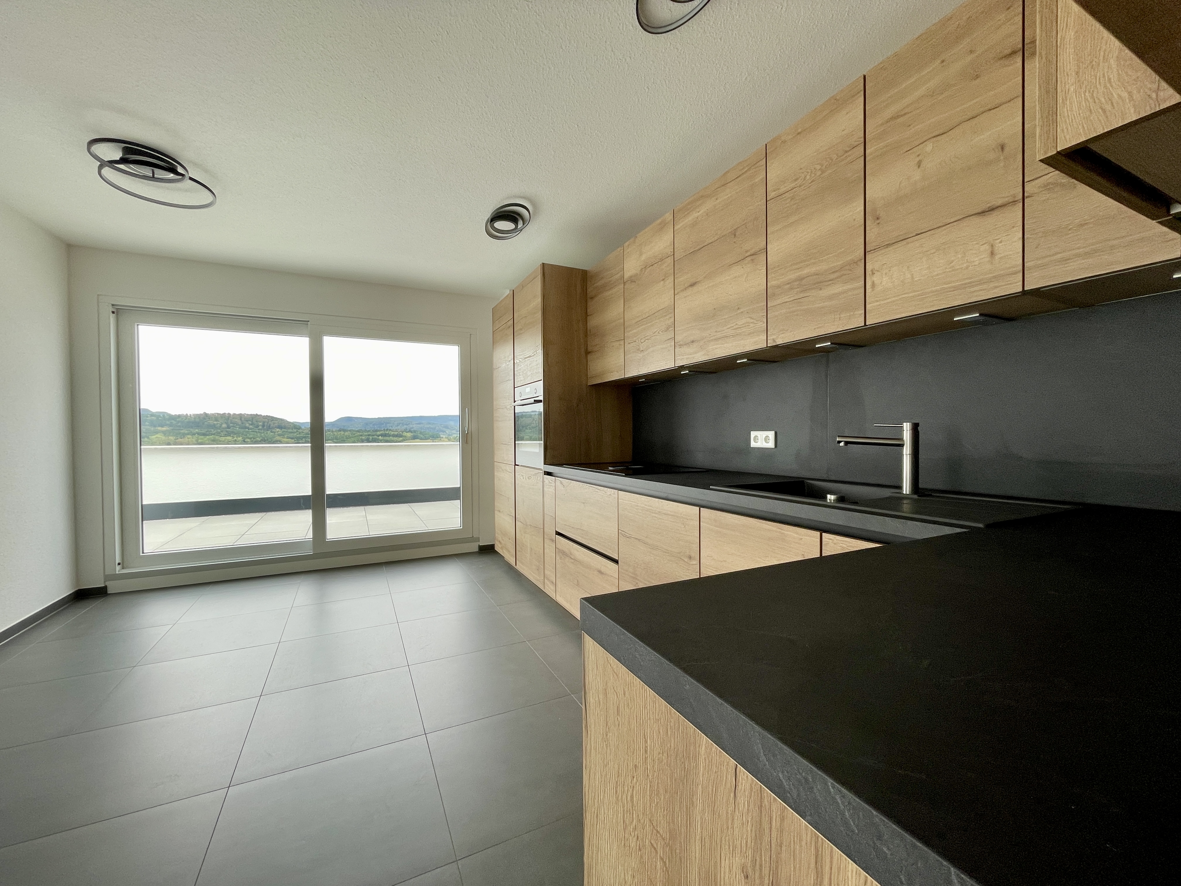 Exklusive Penthouse-Wohnung mit Sonnenterrasse und Blick auf die Burg Hohenzollern