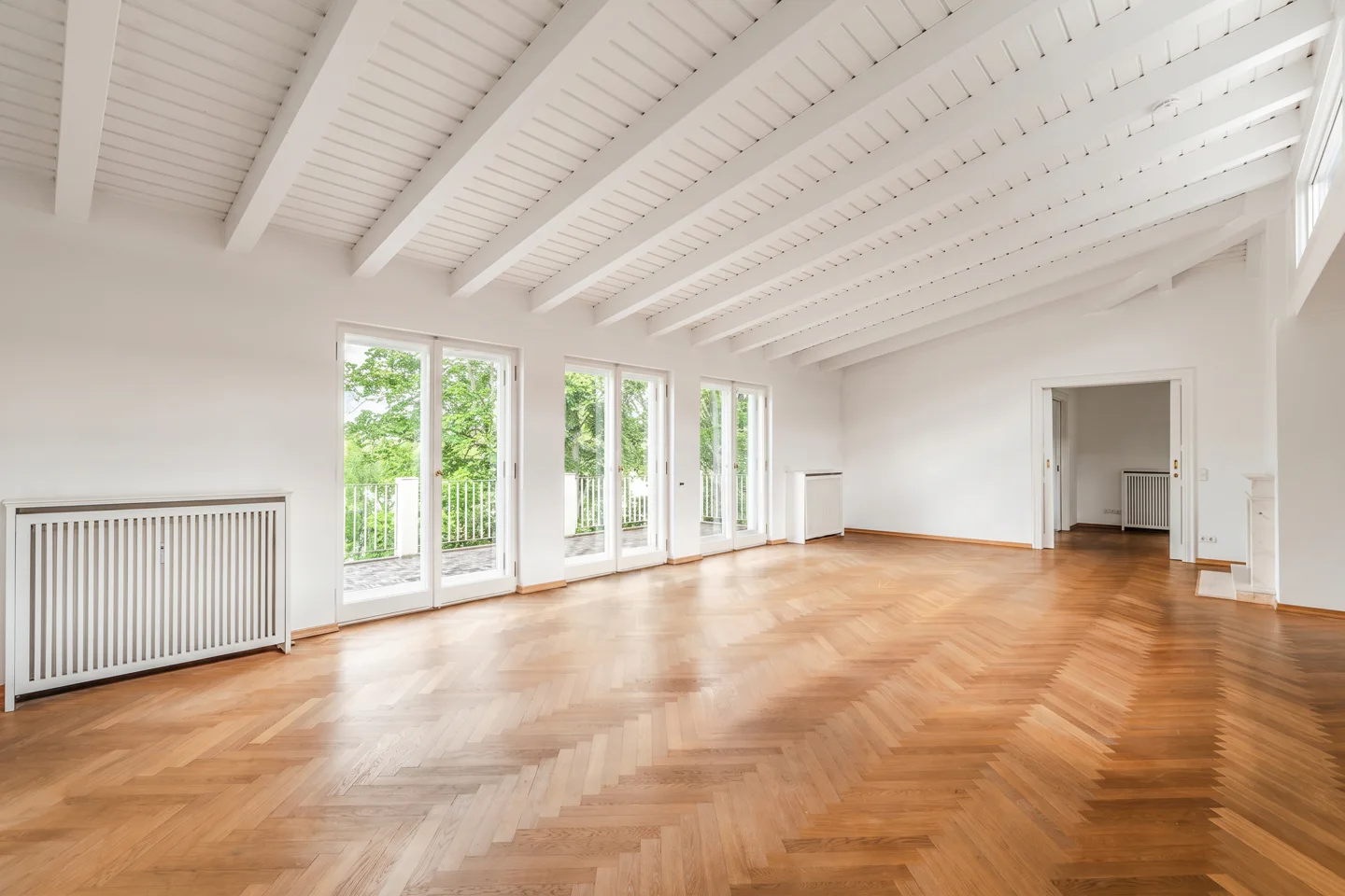 Juwel am See: Stilvolles Villen-Dachgeschoss mit privater Sauna und Panoramablick - Foto 4