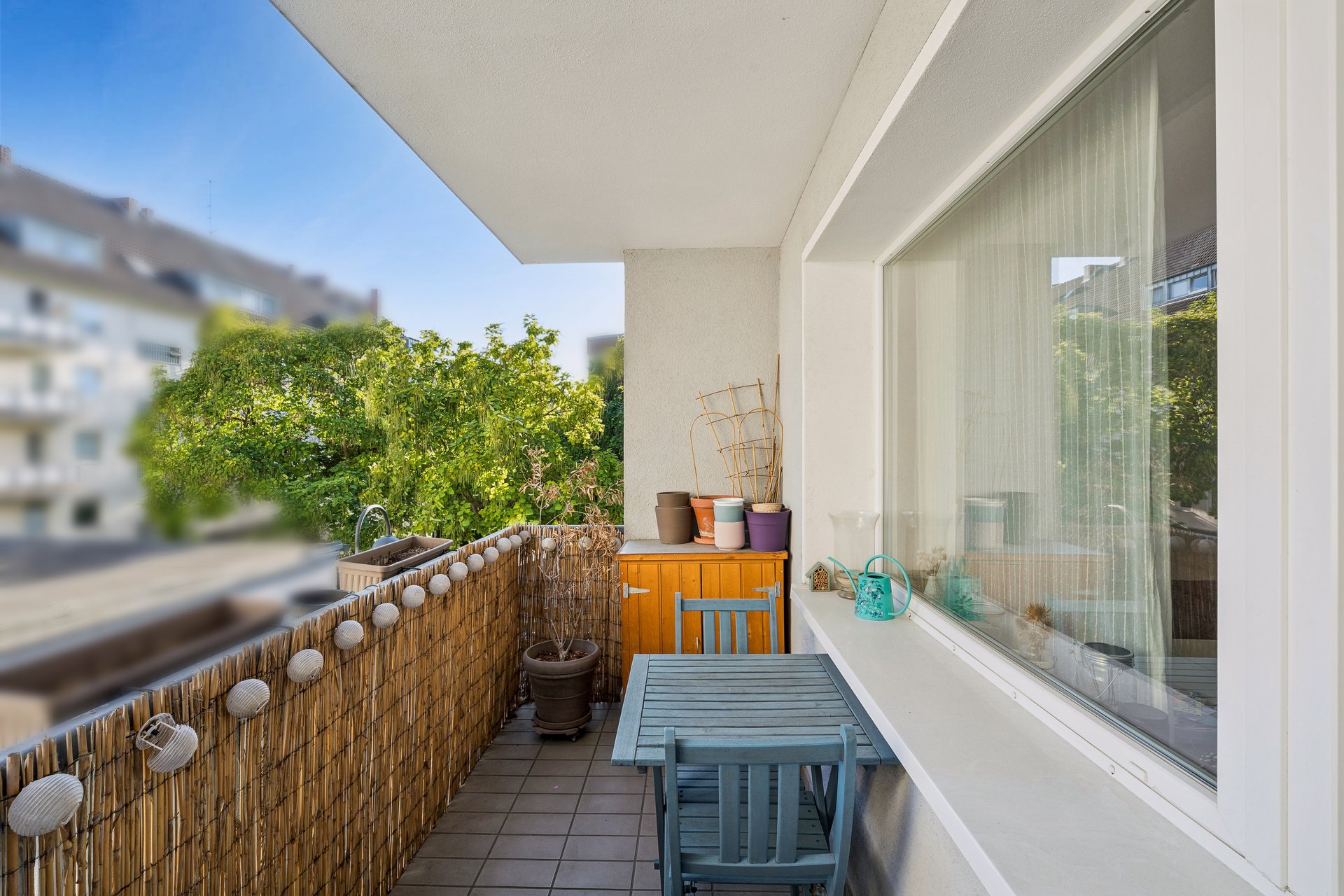 Relaxed living or investing: Urban retreat with south-facing balcony on Severinstrasse