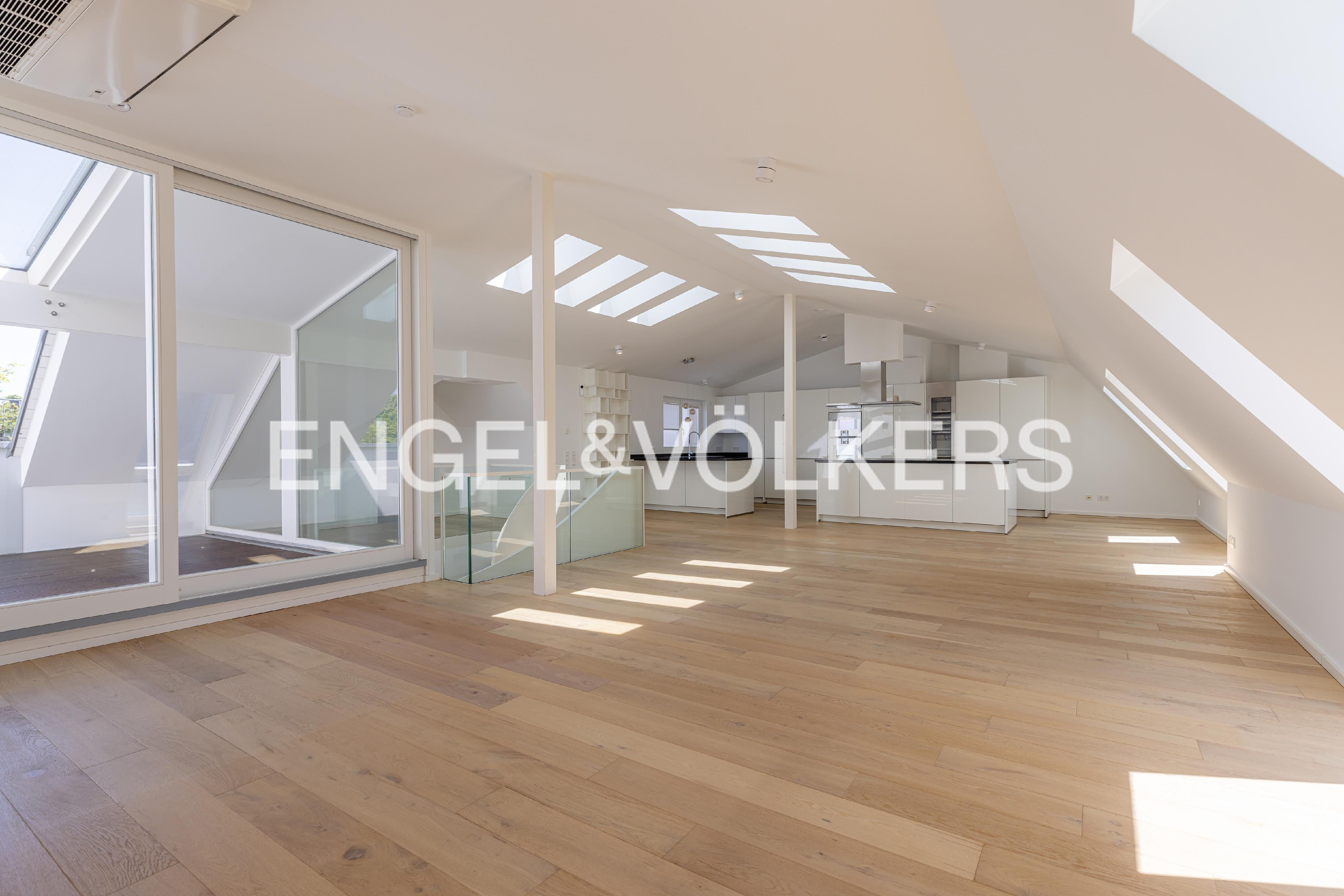 Exclusive penthouse apartment with breathtaking flair and direct elevator access