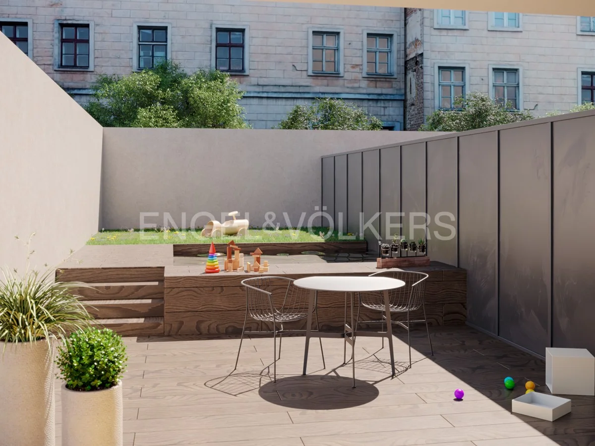 Ground floor with terrace and pool in Gràcia