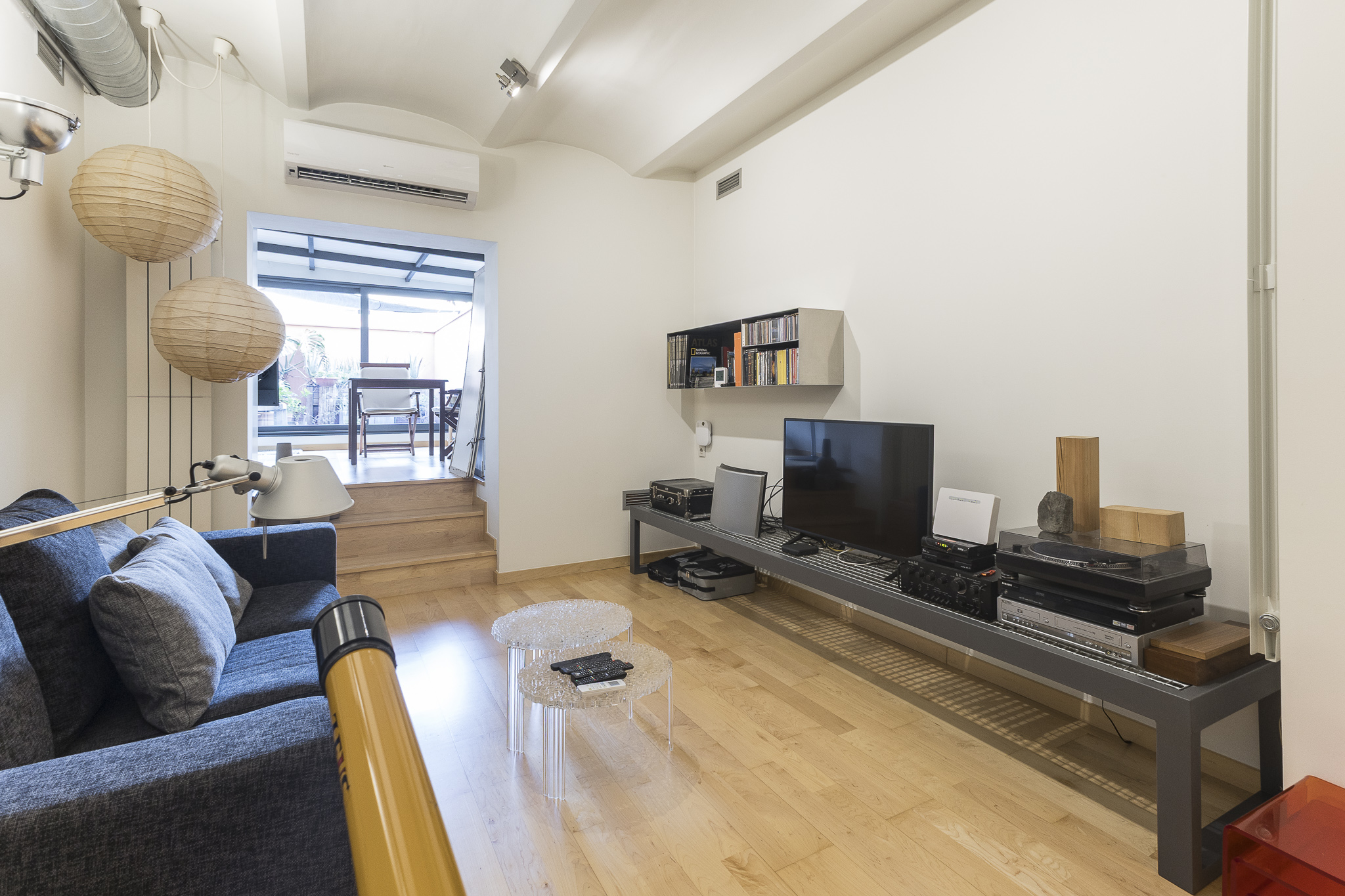 Elegant Designer Loft with Terrace in an Exceptional Location
