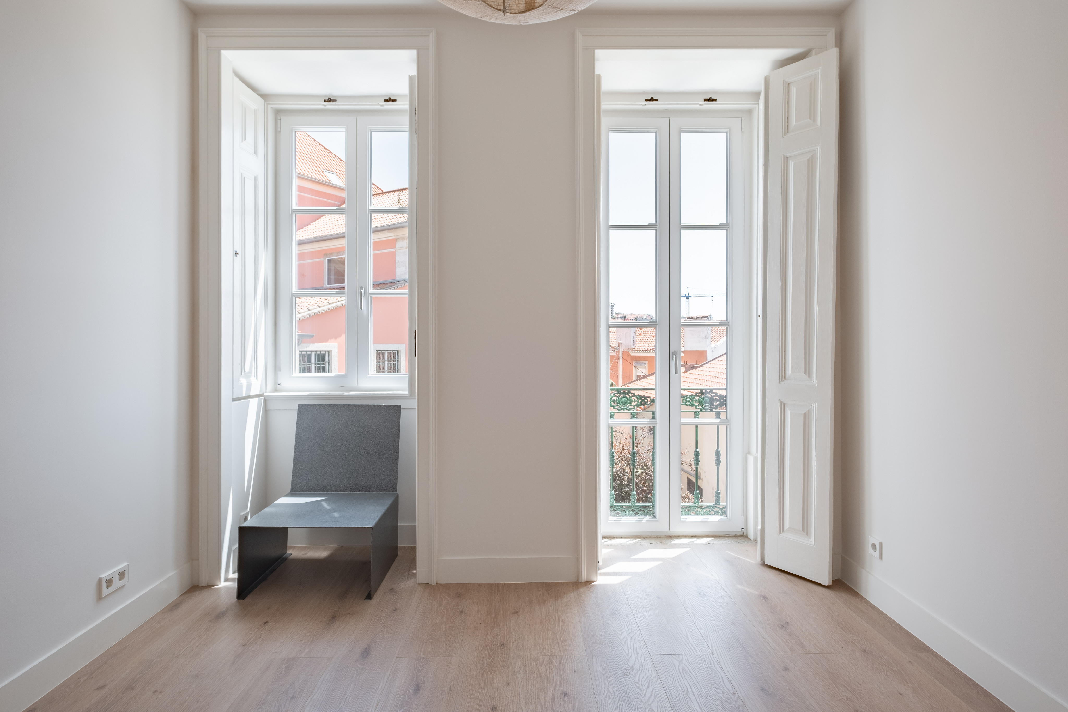 T2 apartment with 123 m², renovated by a Scandinavian architect and fully furnished