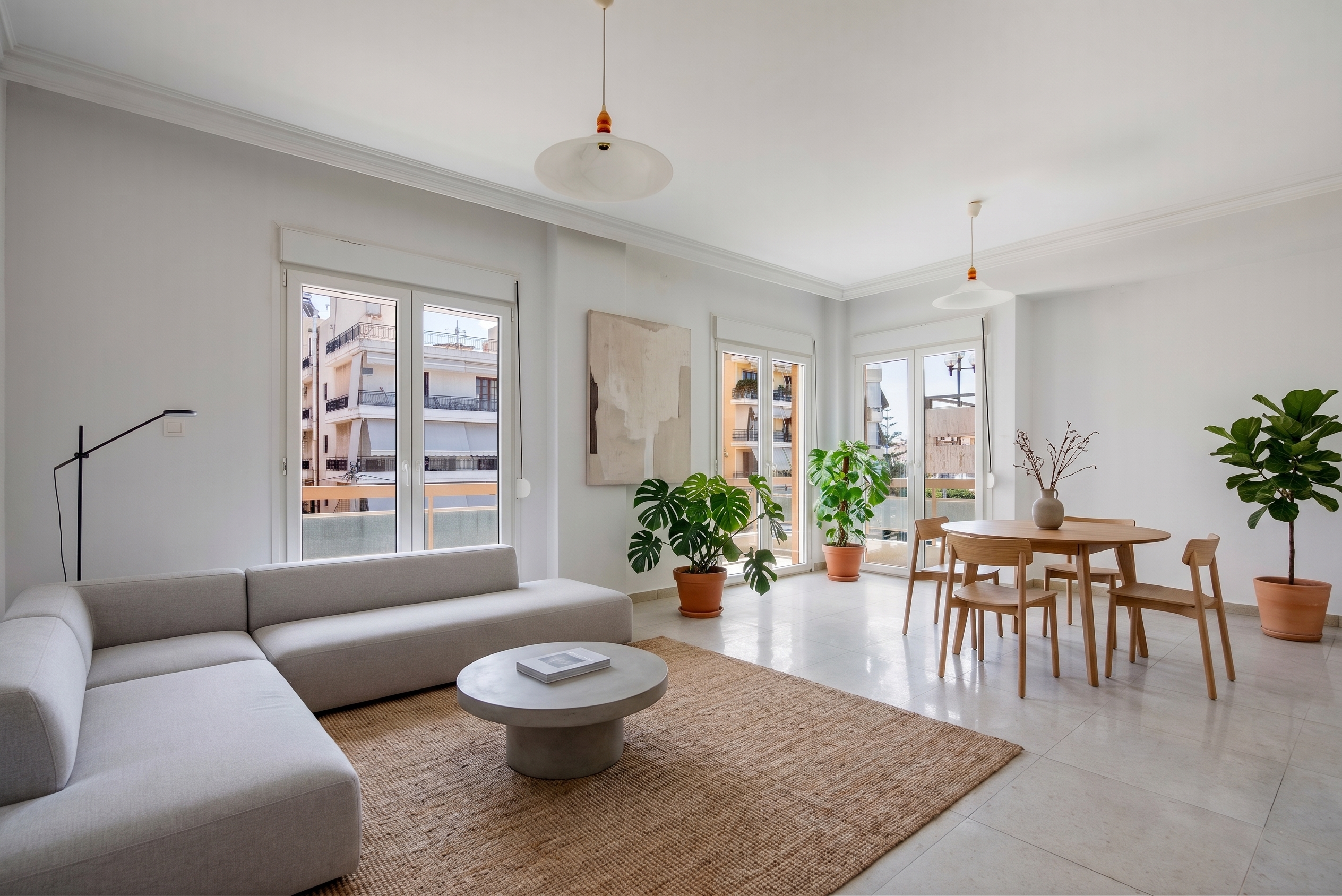 Renovated and bright 98 sq.m. apartment on the 2nd floor