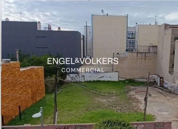 Solar para equipamientos, residencia de estudiantes, residencia geriátrica o vivienda dotacional.