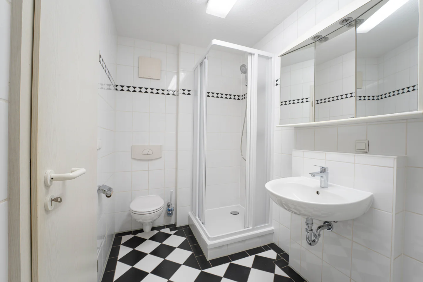 Stilvolles Refugium mit Sonnenterrasse: Frisch renoviertes 3-Zimmer-Domizil in bevorzugter Lage - Photo 3