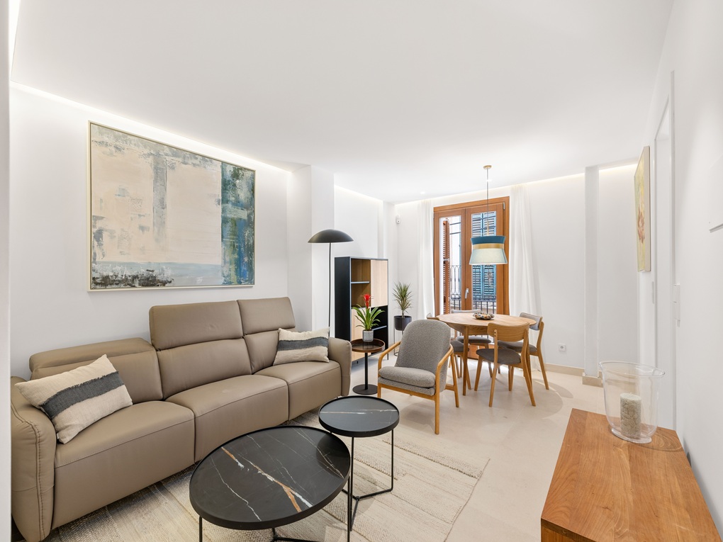 Modern, brand-new apartment with balcony, courtyard, elevator and parking near San Nicolas