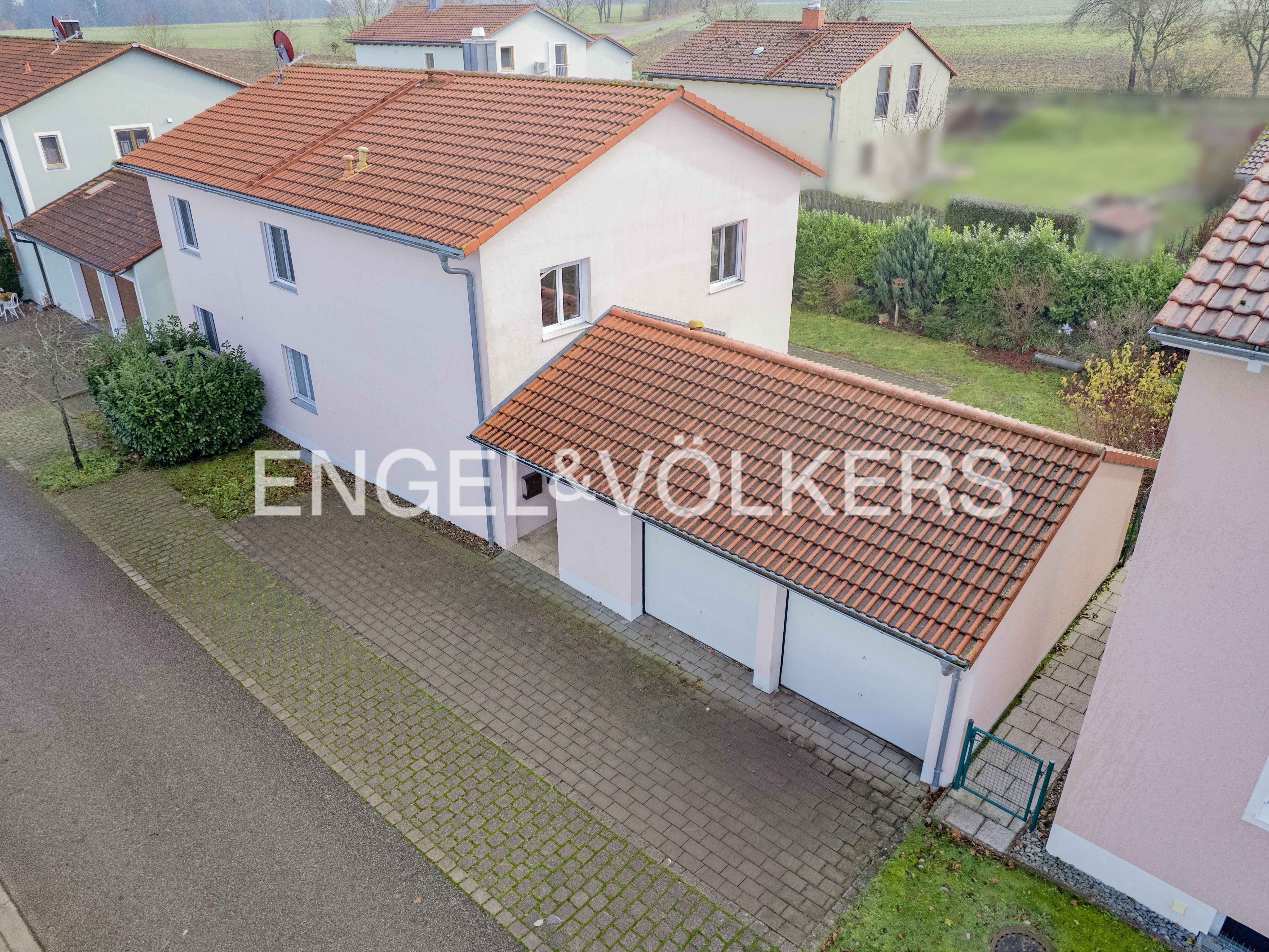 Ihre Chance! Modernes Zweifamilienhaus in ruhiger Lage nahe Eichstätt