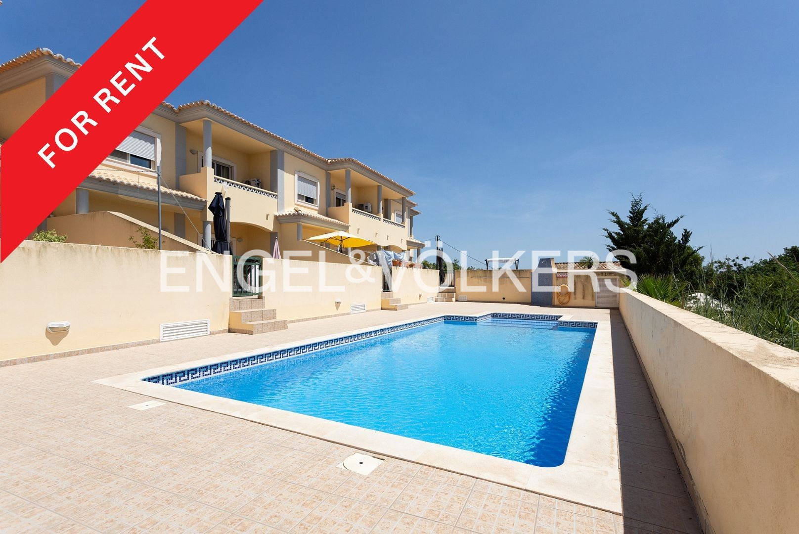 3-bedroom Townhouse with Pool, Terraces, and Garage in the Golden Triangle - For Rent