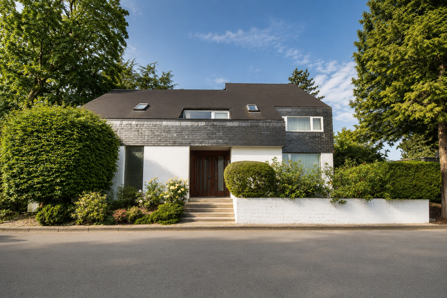 Architektonische Zeitreise; Besonderes Einfamilienhaus in bester Lage von Ehringhausen
